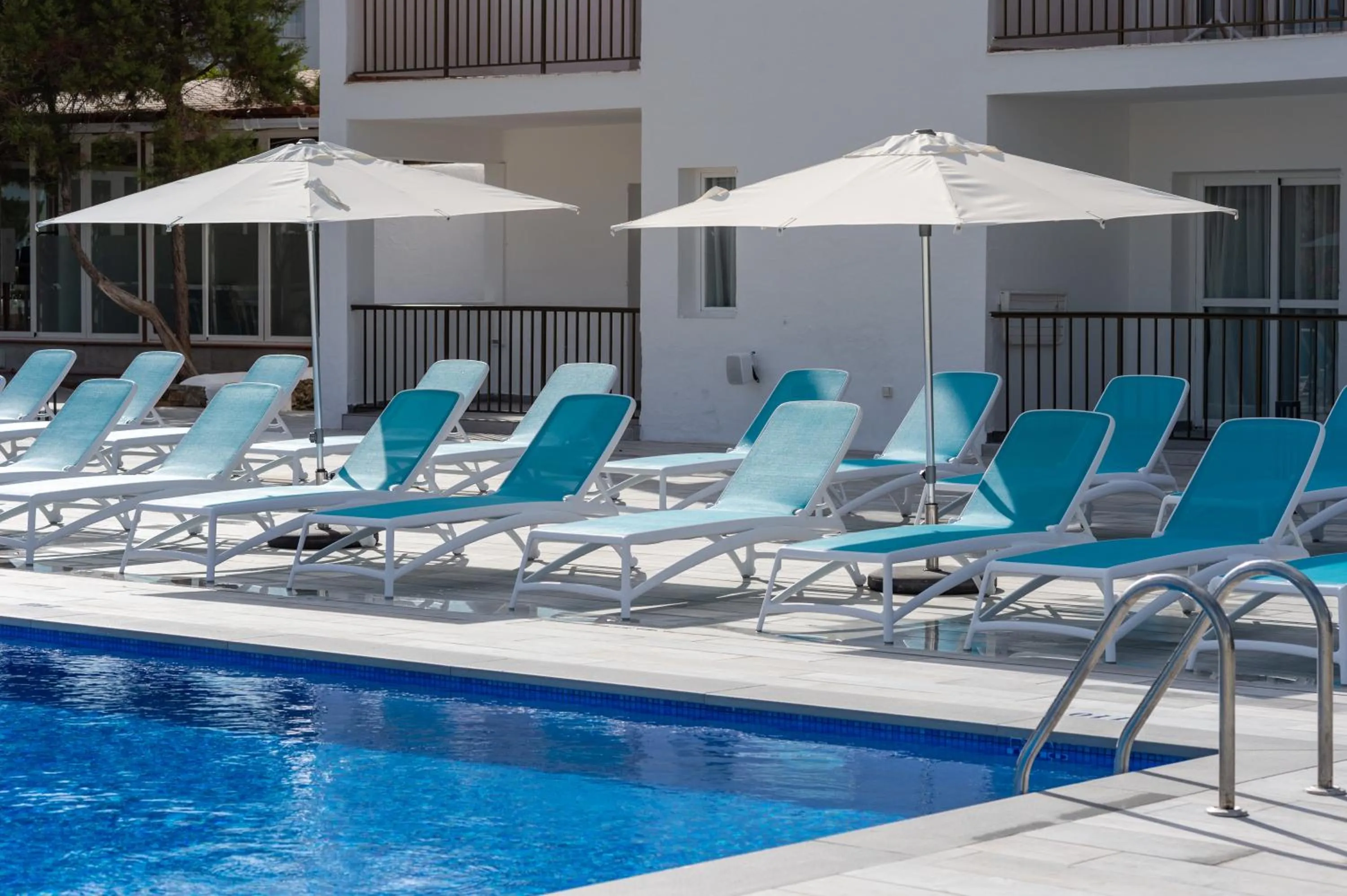 Swimming pool in Aparthotel Vibra Club Maritim