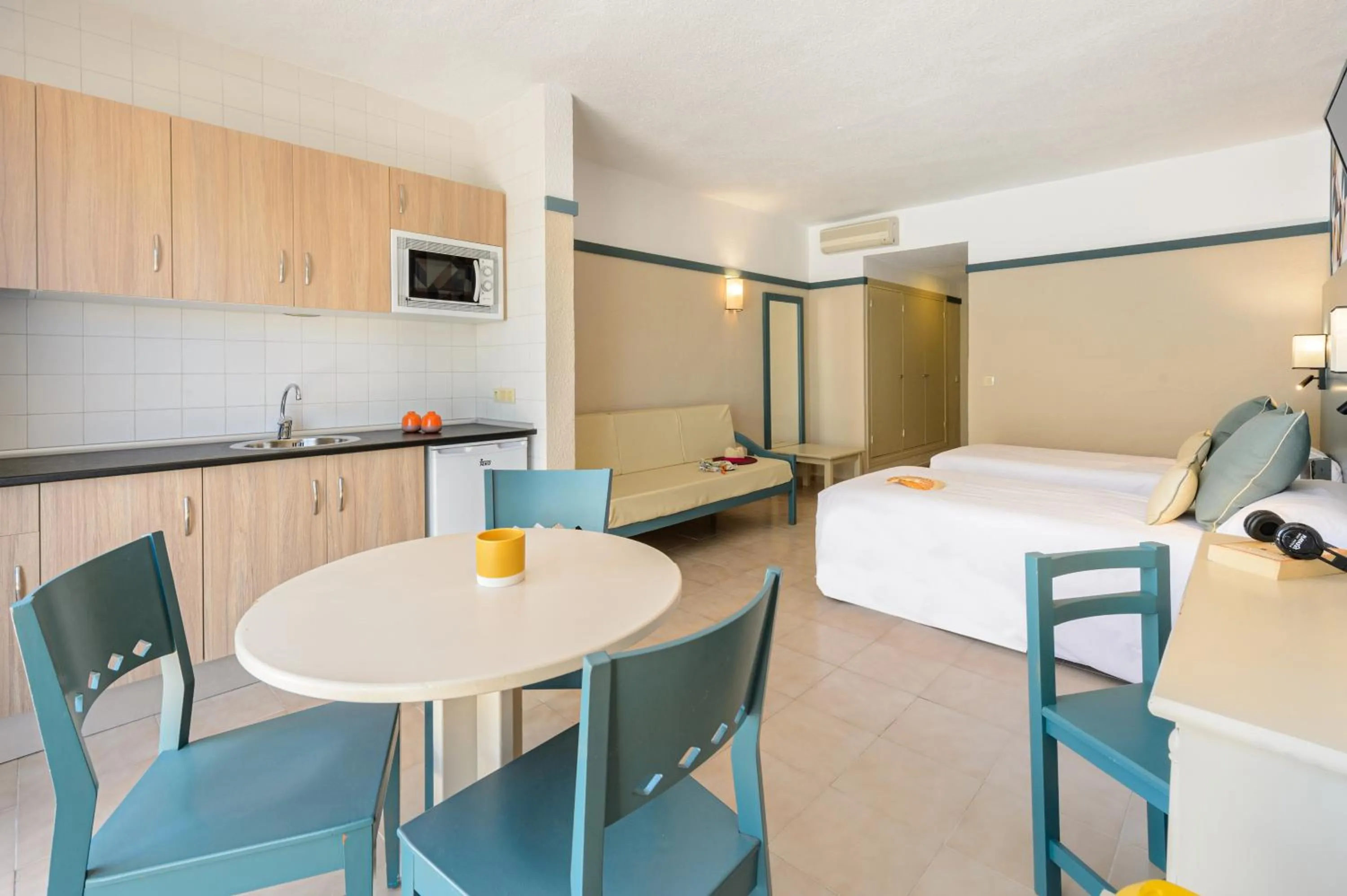 Photo of the whole room, Bed in Aparthotel Vibra Club Maritim