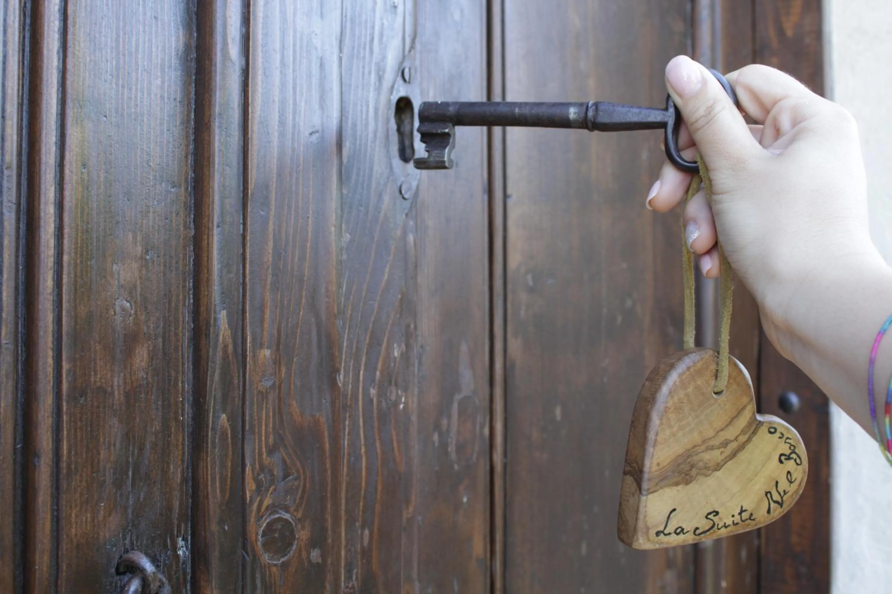 Decorative detail in La Suite nel Bosco