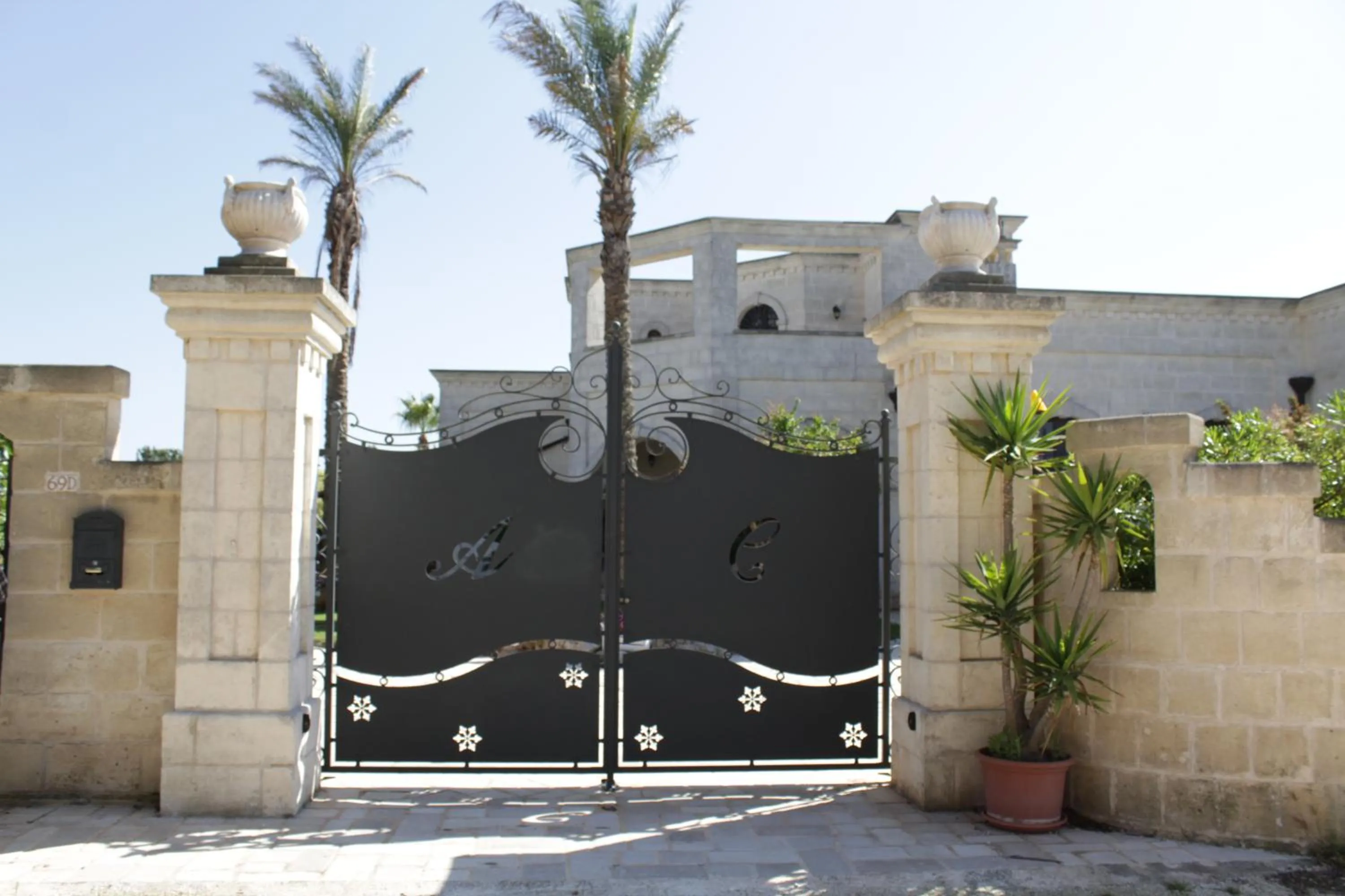 Facade/entrance in La Suite nel Bosco