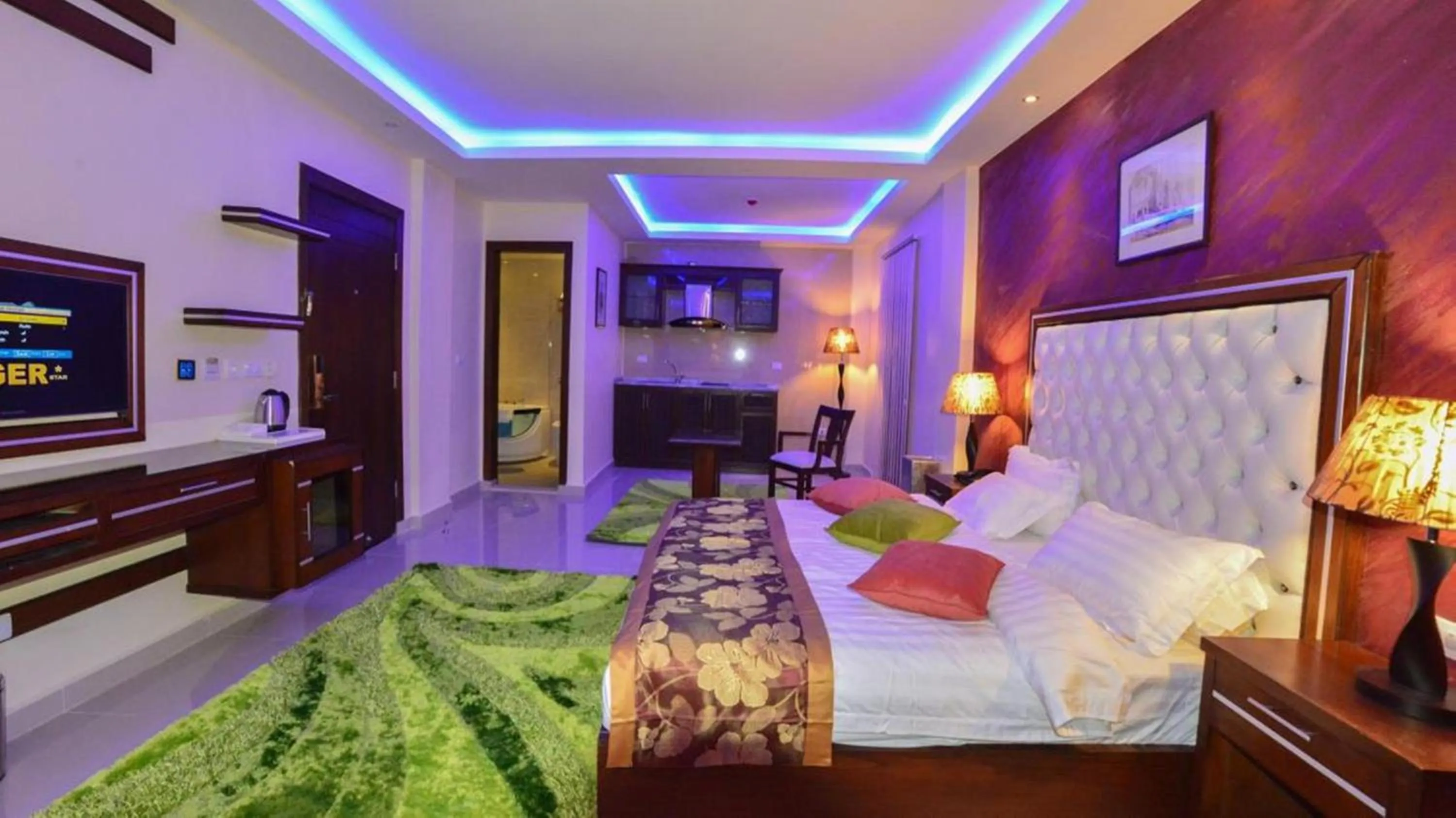 TV and multimedia, Bed in P Quattro Relax Hotel