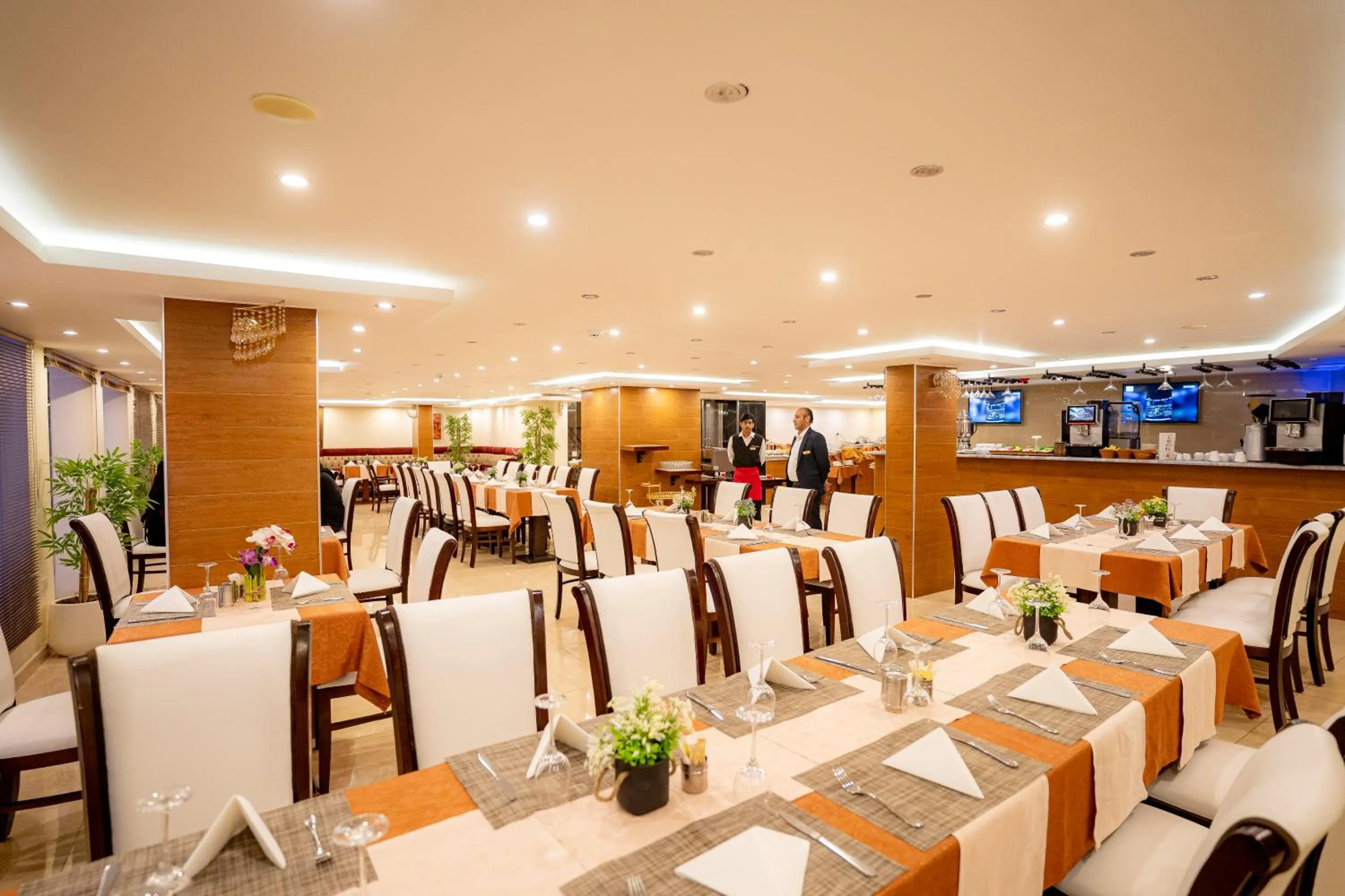 Restaurant/places to eat in P Quattro Relax Hotel