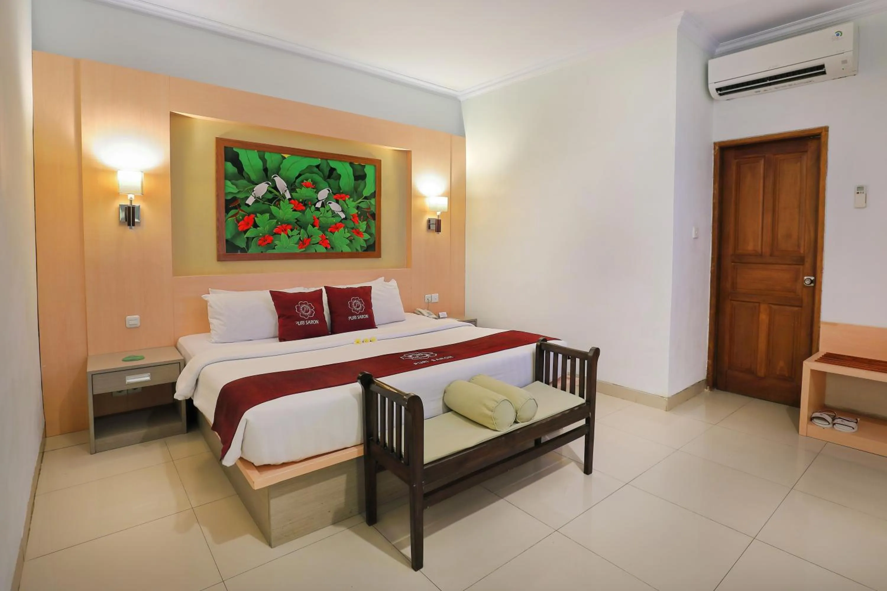 Bedroom, Bed in Puri Saron Hotel Seminyak