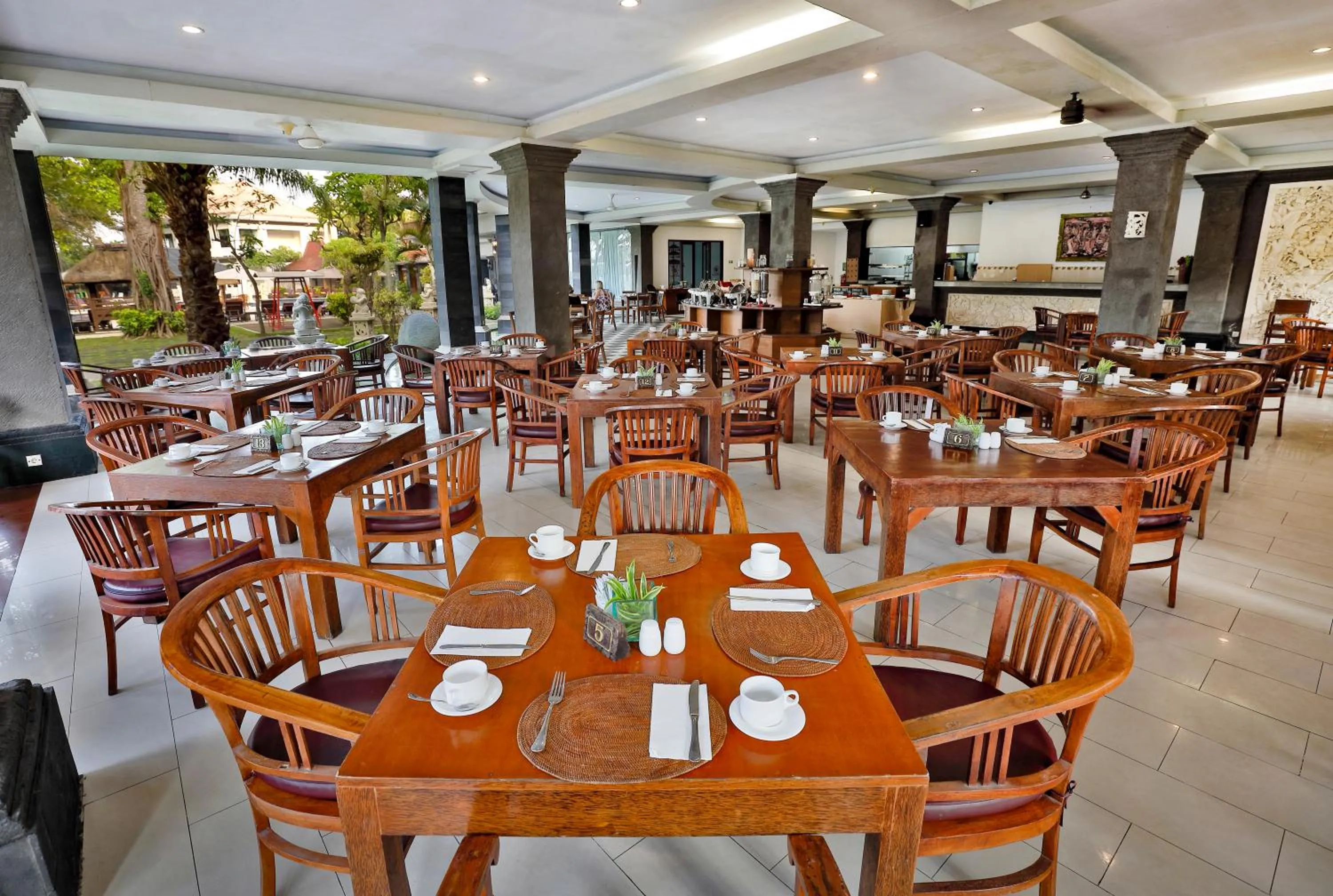 Restaurant/places to eat in Puri Saron Hotel Seminyak
