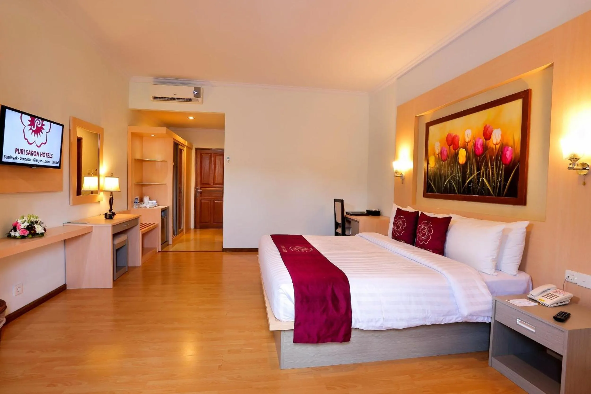 Photo of the whole room, Bed in Puri Saron Hotel Seminyak
