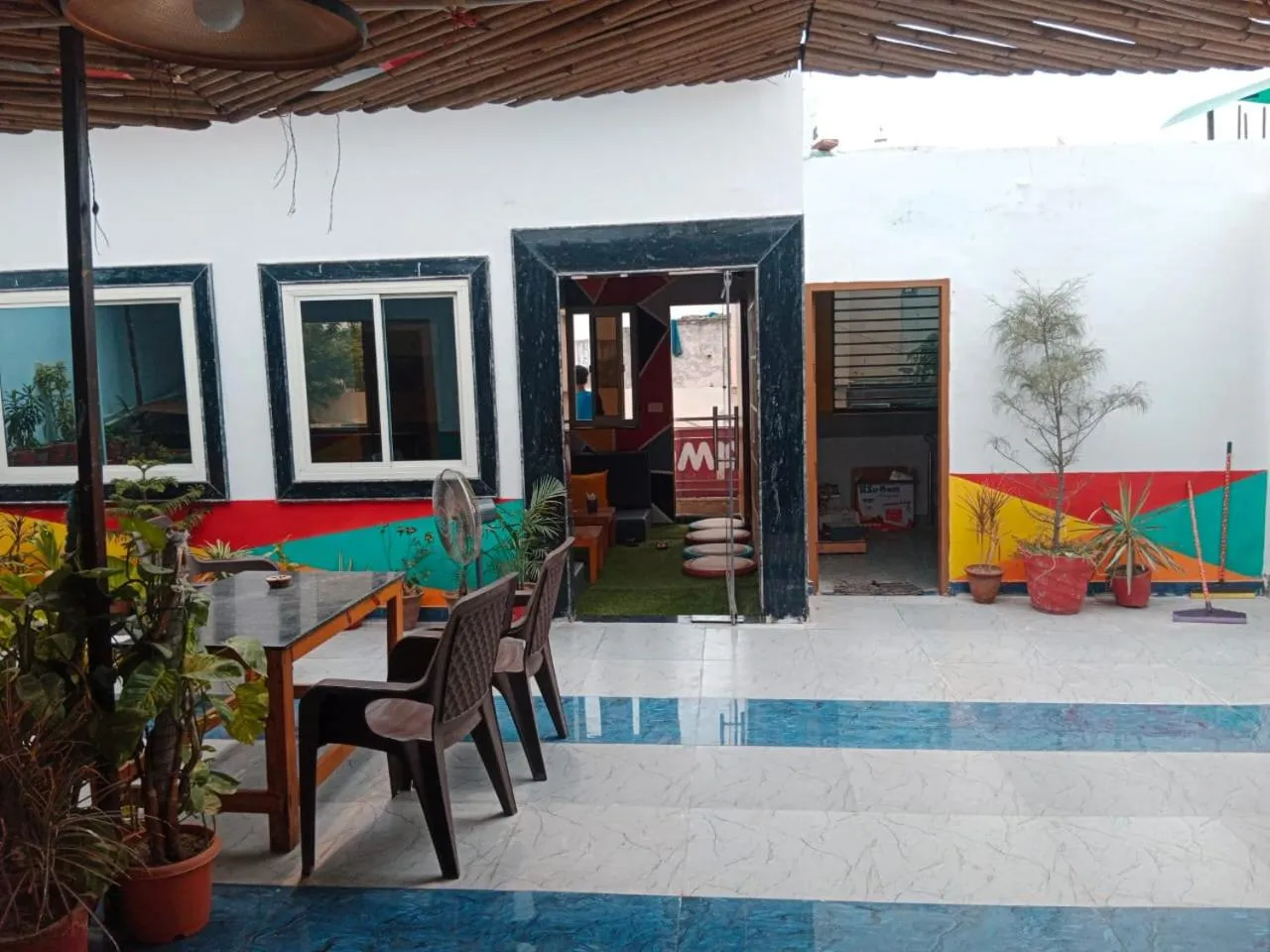 Bedweiser Backpackers Hostel