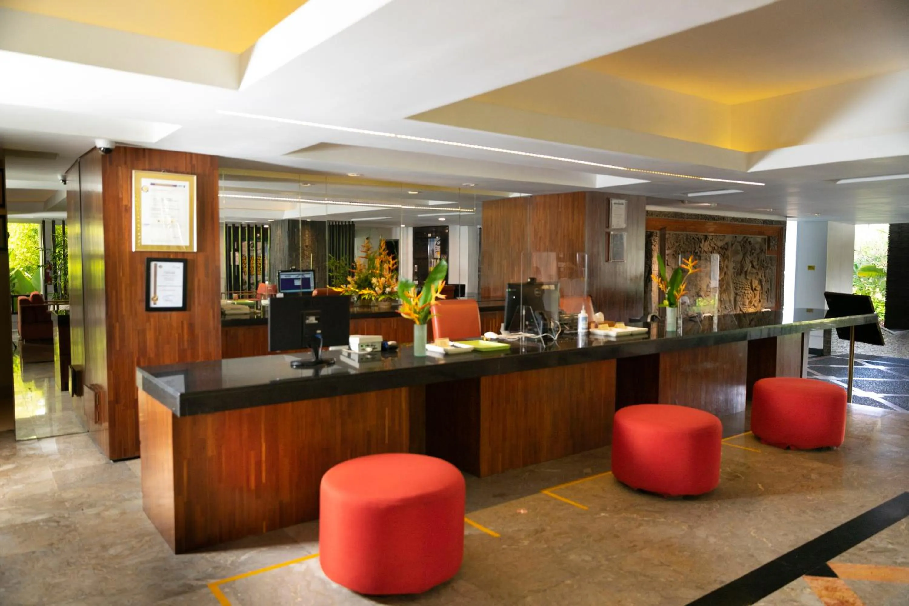 Lobby or reception in Prime Plaza Suites Sanur – Bali