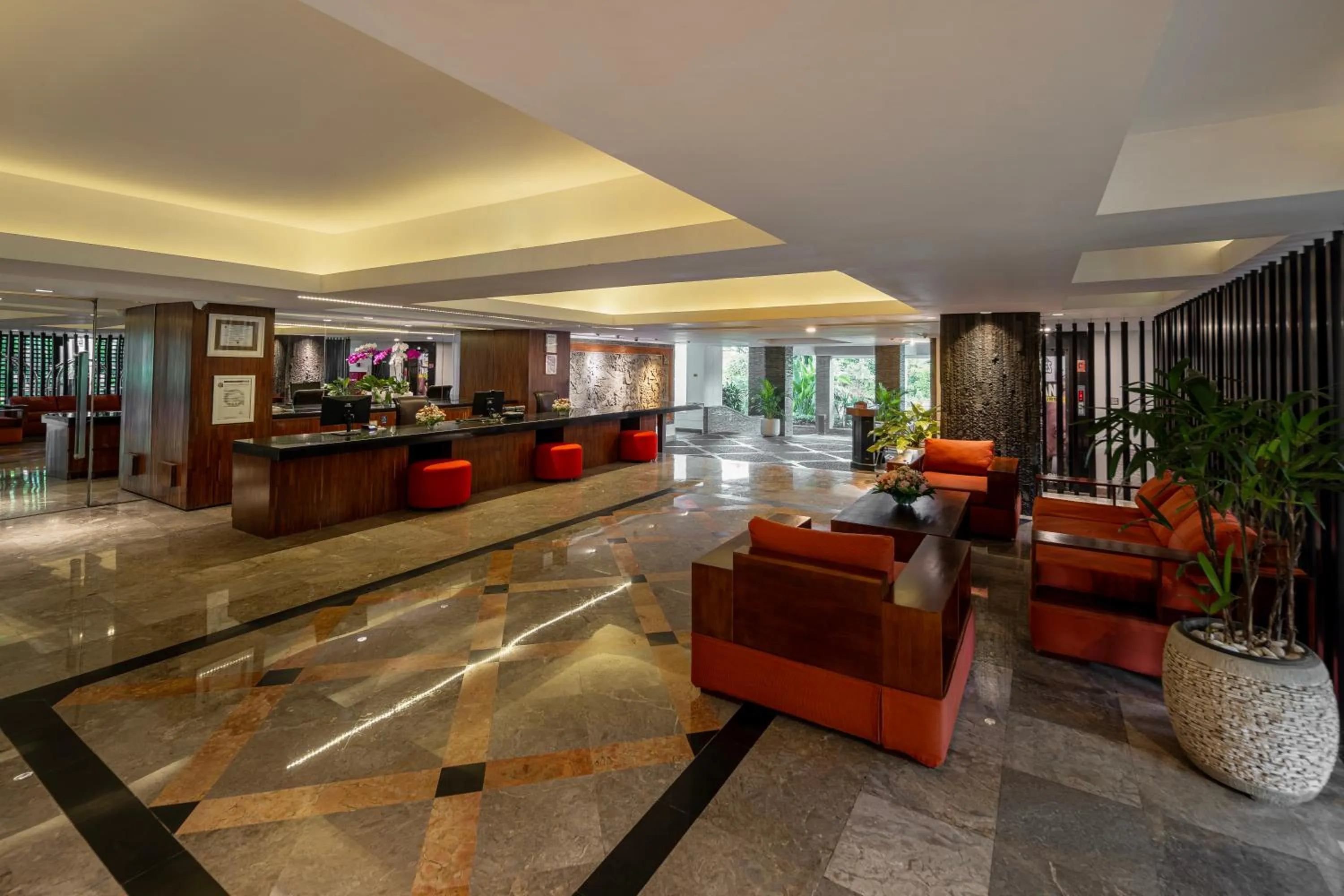 Lobby or reception in Prime Plaza Suites Sanur – Bali
