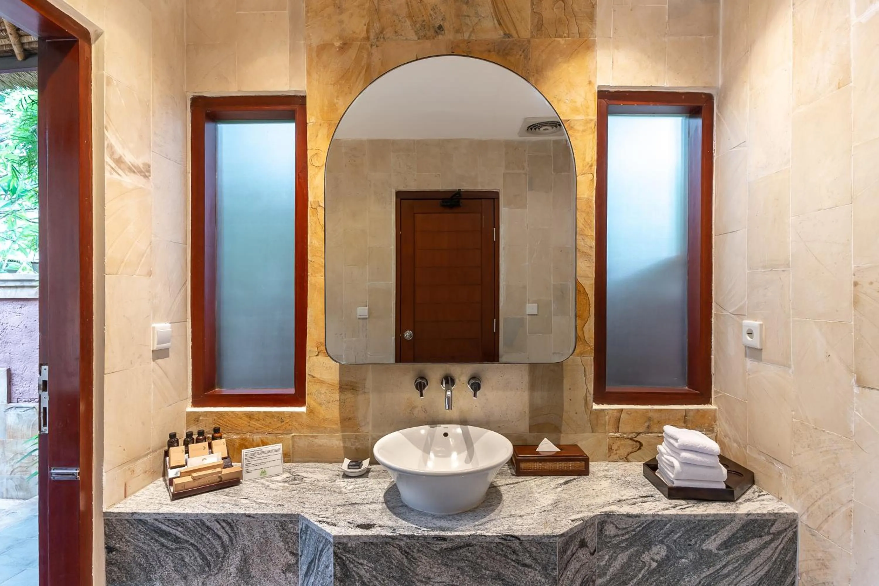 Bathroom in Discovery Kartika Plaza Hotel