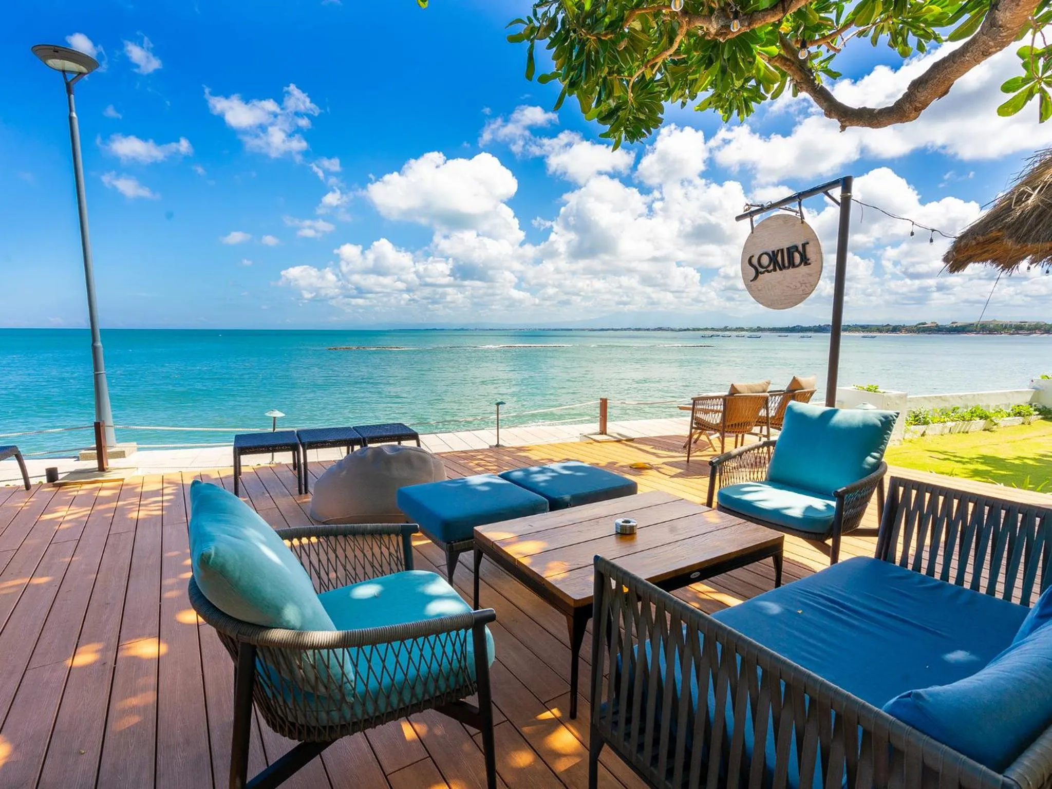 Restaurant/places to eat in Discovery Kartika Plaza Hotel