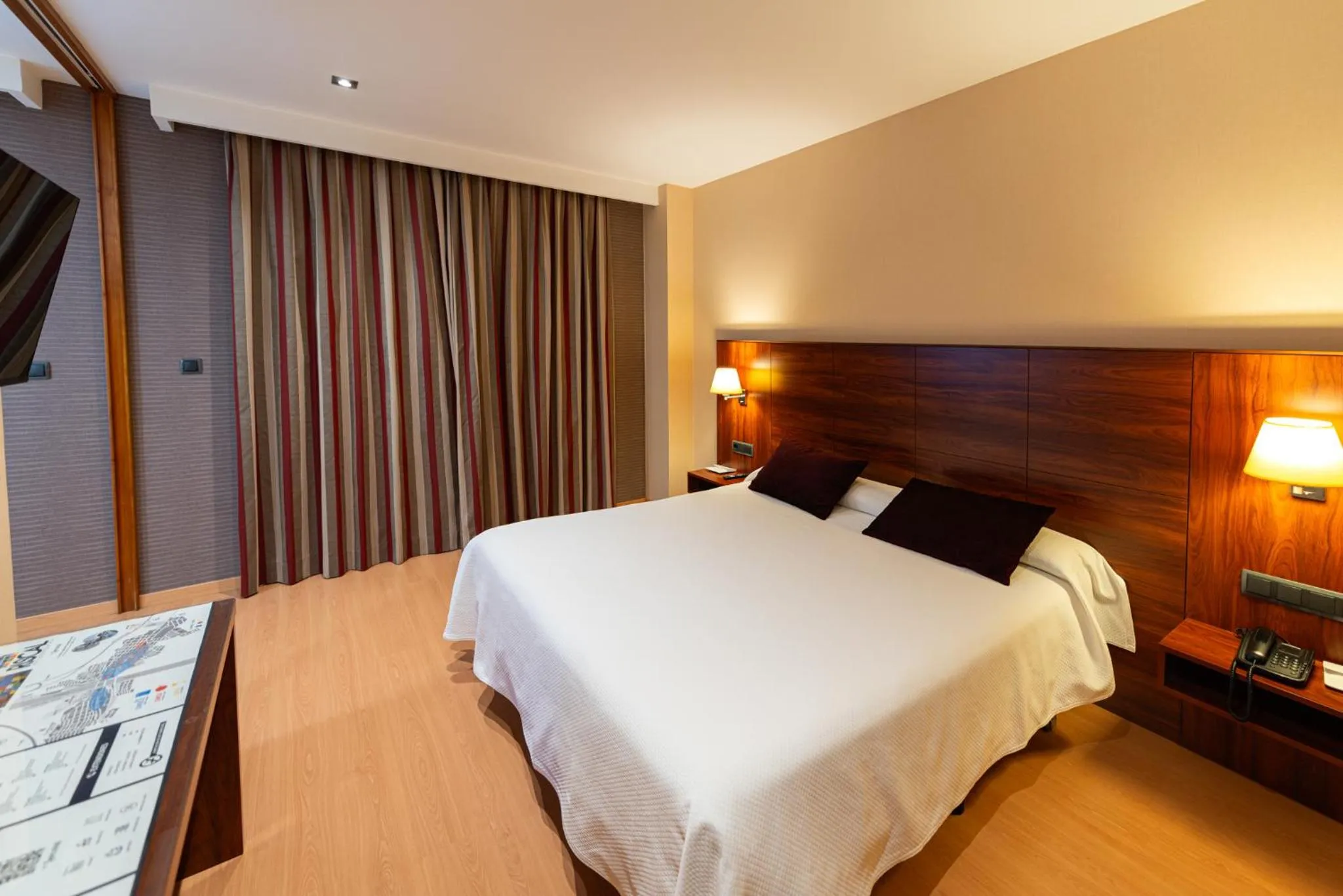 Bed in Sercotel Riscal
