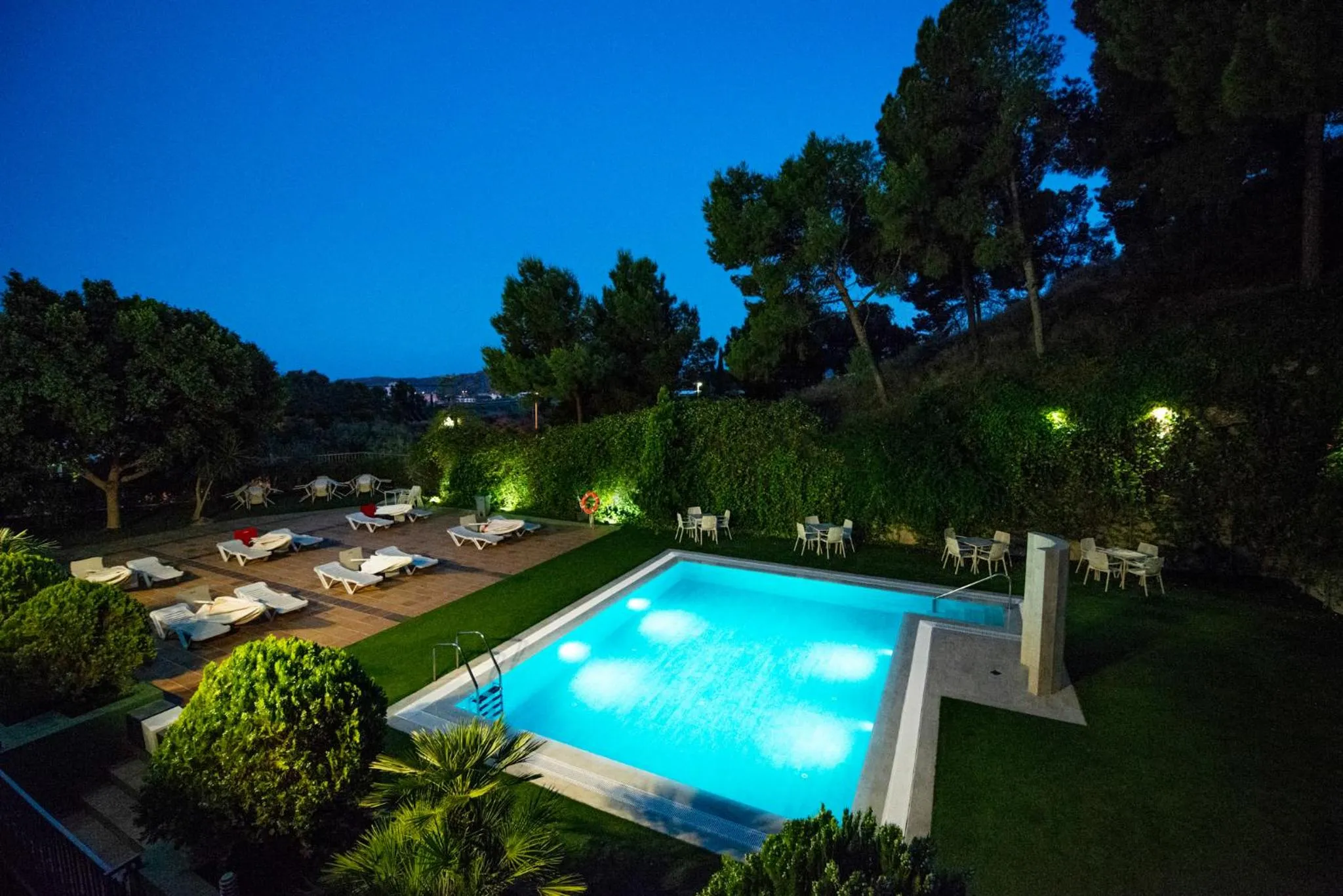 Swimming pool in Sercotel Riscal