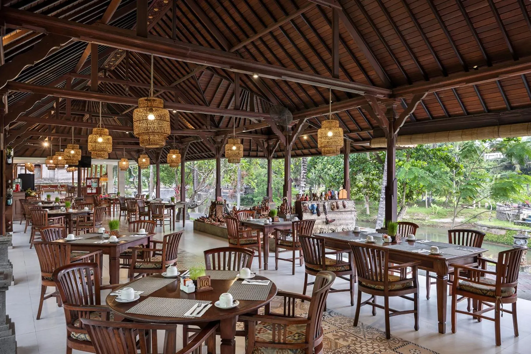 Restaurant/places to eat in Santi Mandala Villa & Spa