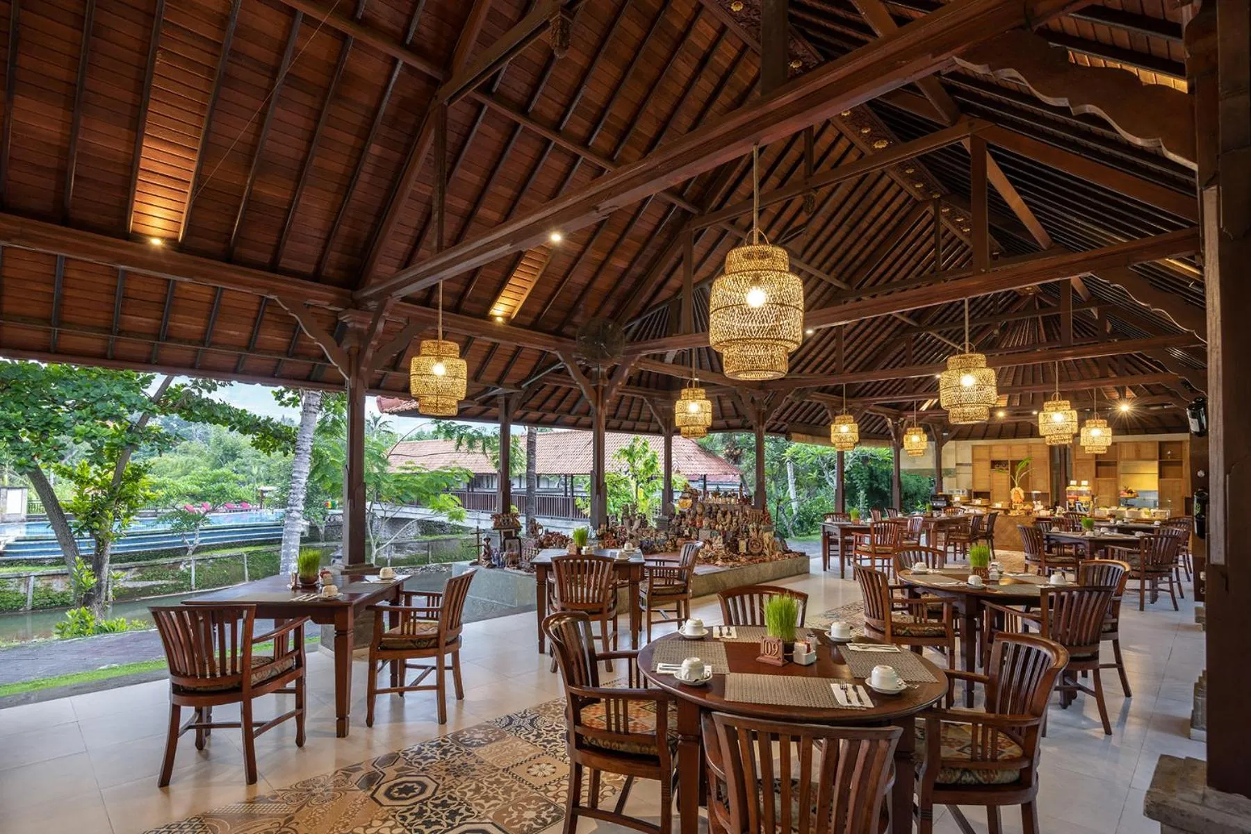 Restaurant/places to eat in Santi Mandala Villa & Spa