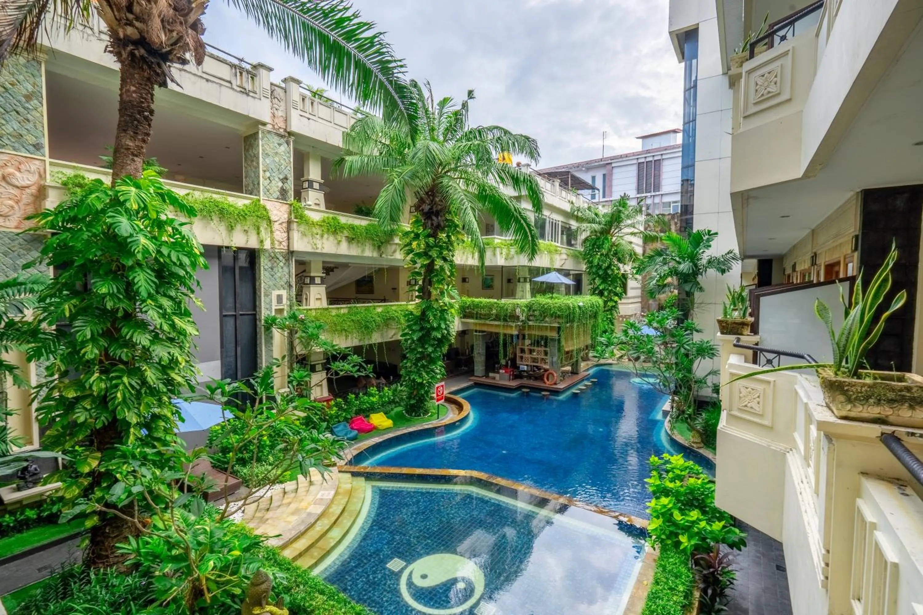 Swimming pool in Famous Hotel Kuta Formerly Permata Kuta Hotel