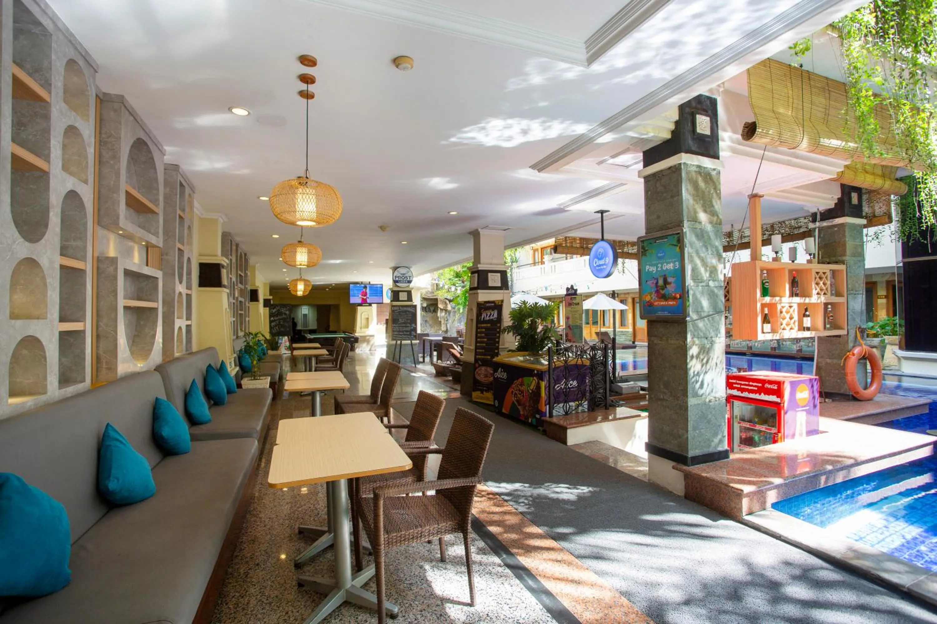 Lounge or bar in Famous Hotel Kuta Formerly Permata Kuta Hotel