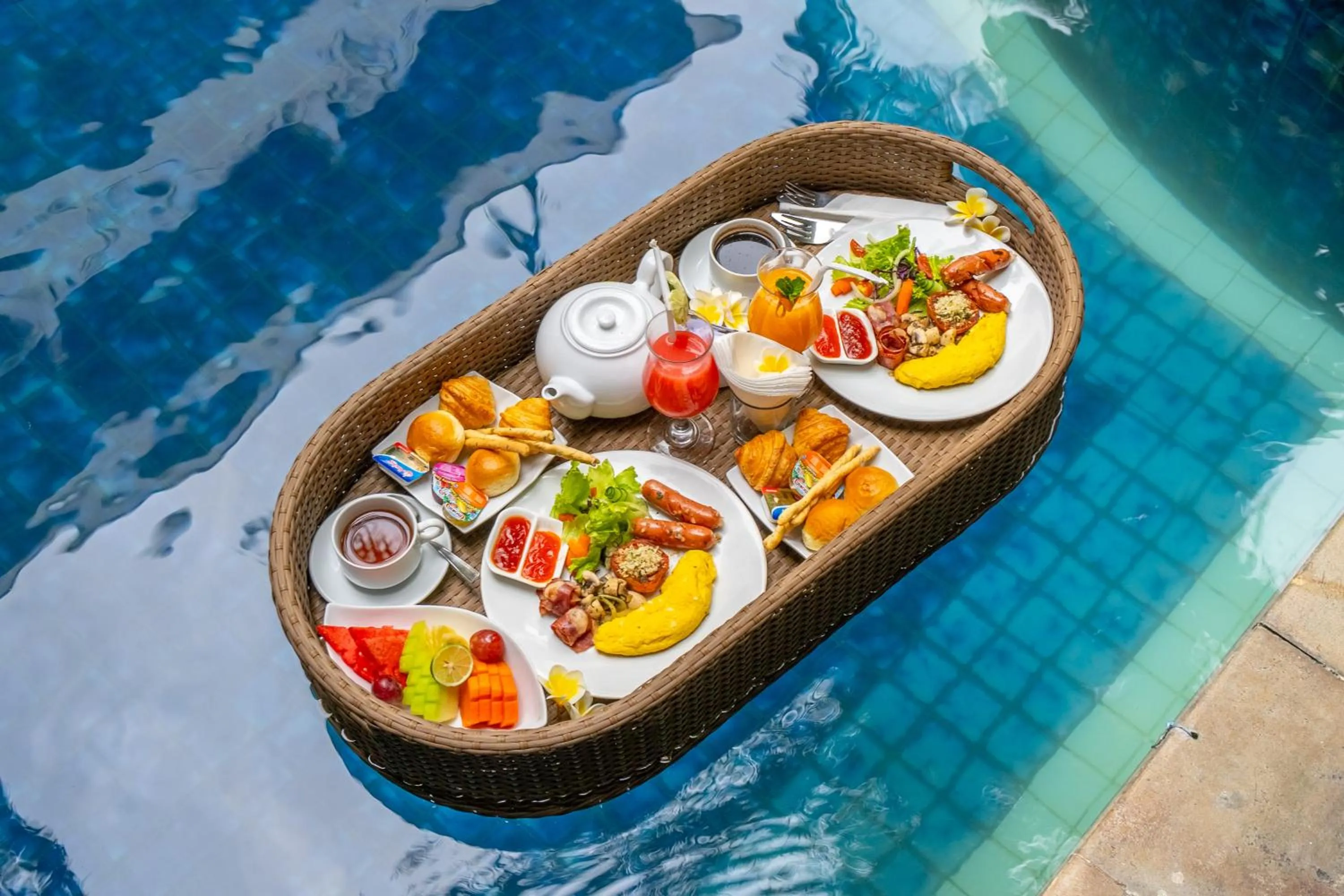 Swimming pool in Famous Hotel Kuta Formerly Permata Kuta Hotel