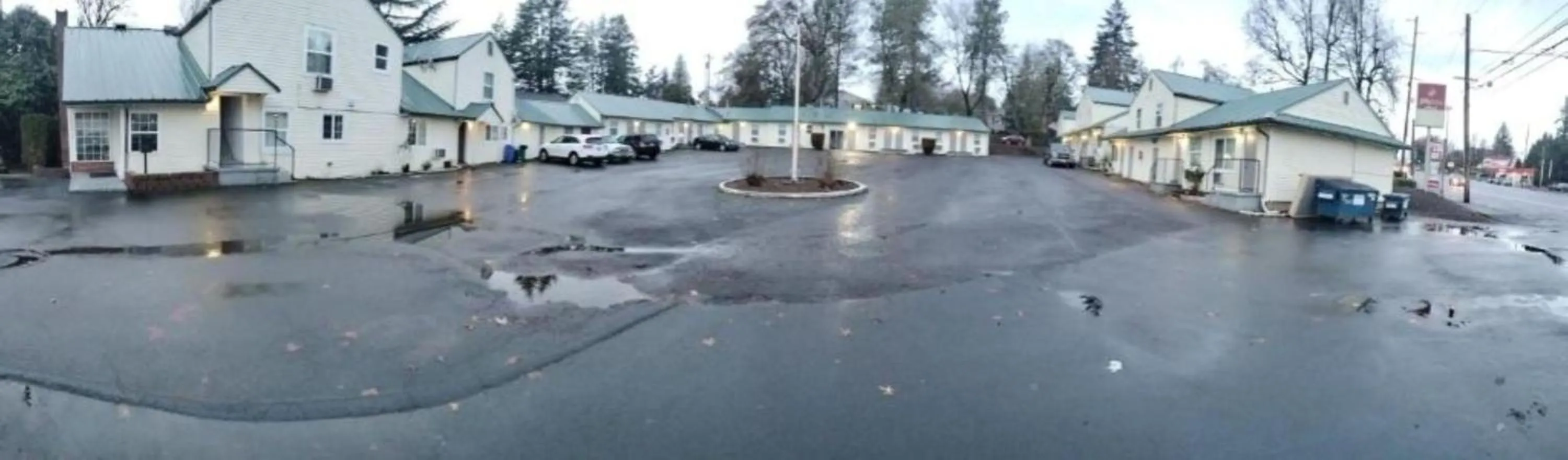 Facade/entrance in Budget Lodge by OYO Portland West