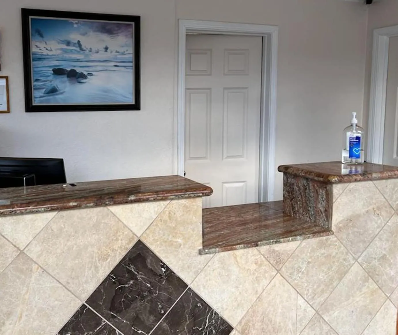 Lobby or reception in Budget Lodge by OYO Portland West