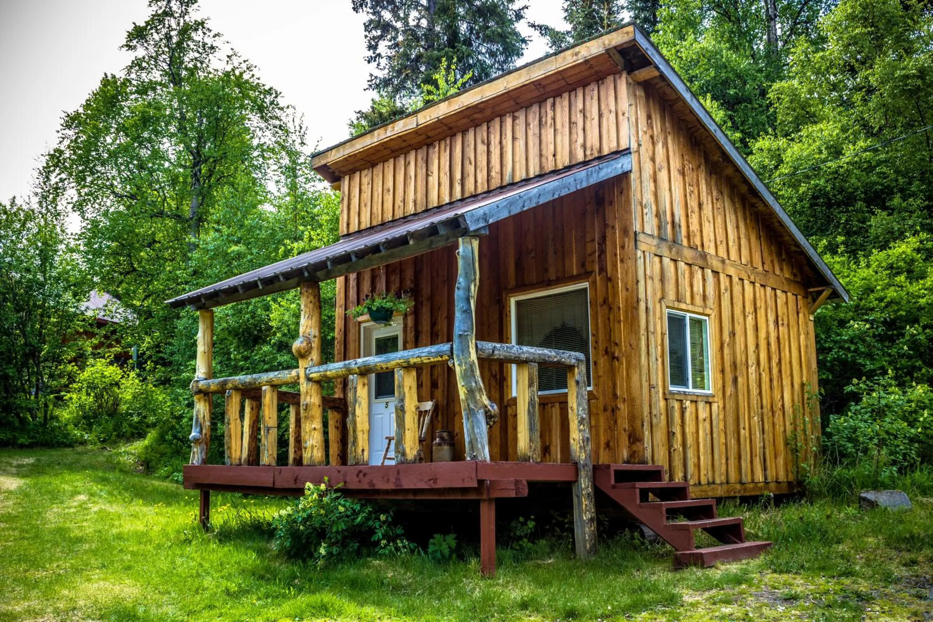 Shower in Midnight Sun Log Cabins