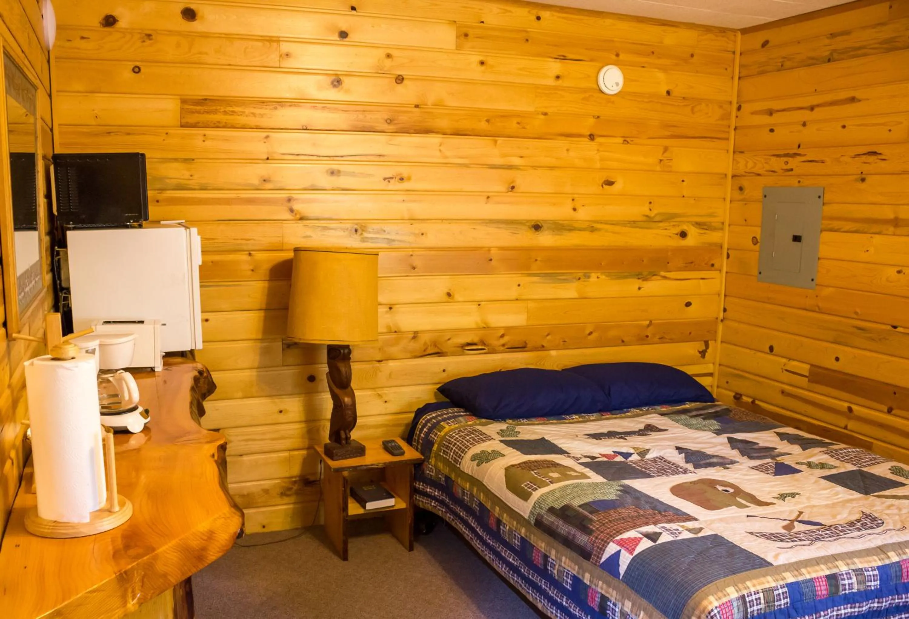 Bed in Midnight Sun Log Cabins