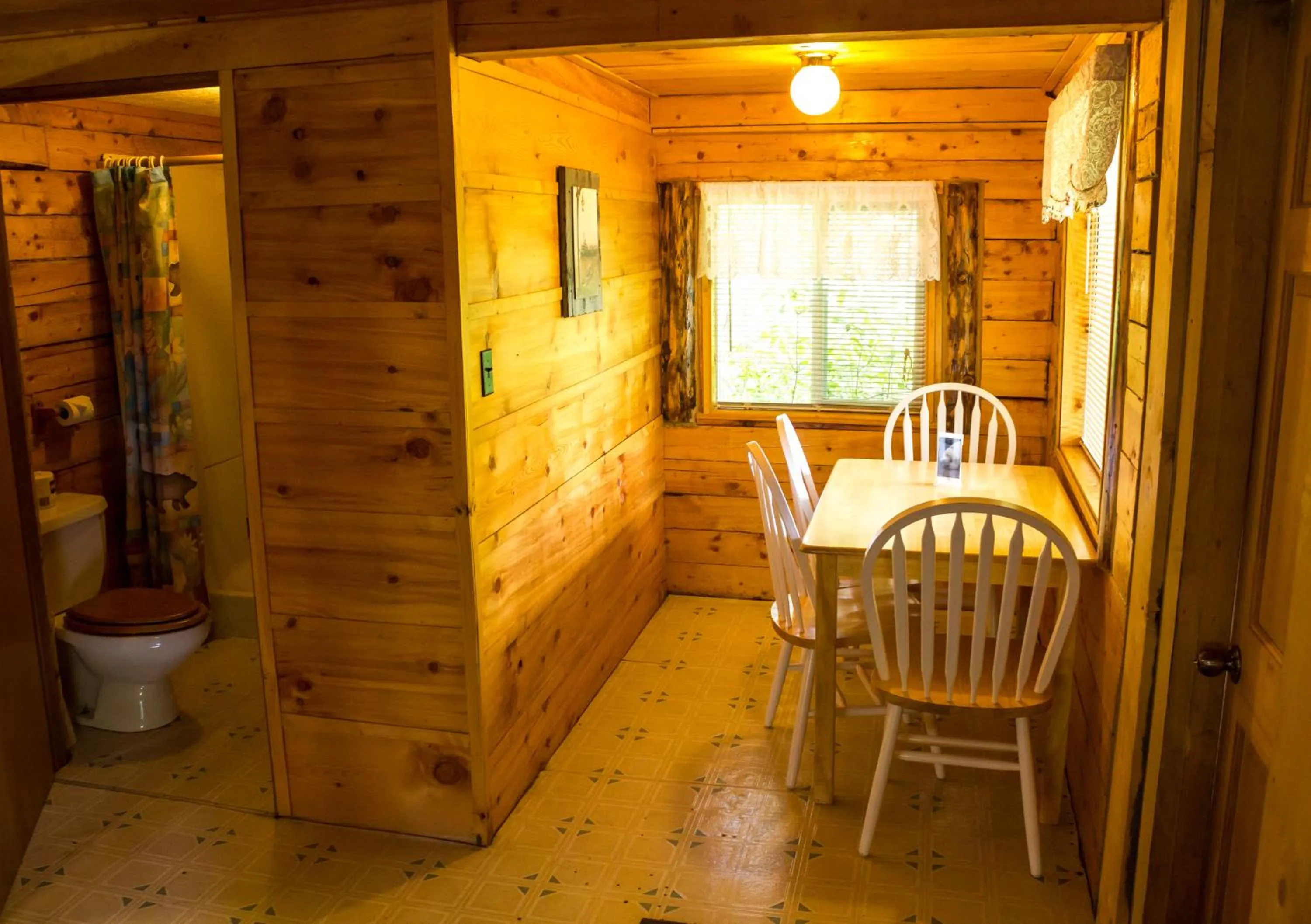 Shower in Midnight Sun Log Cabins