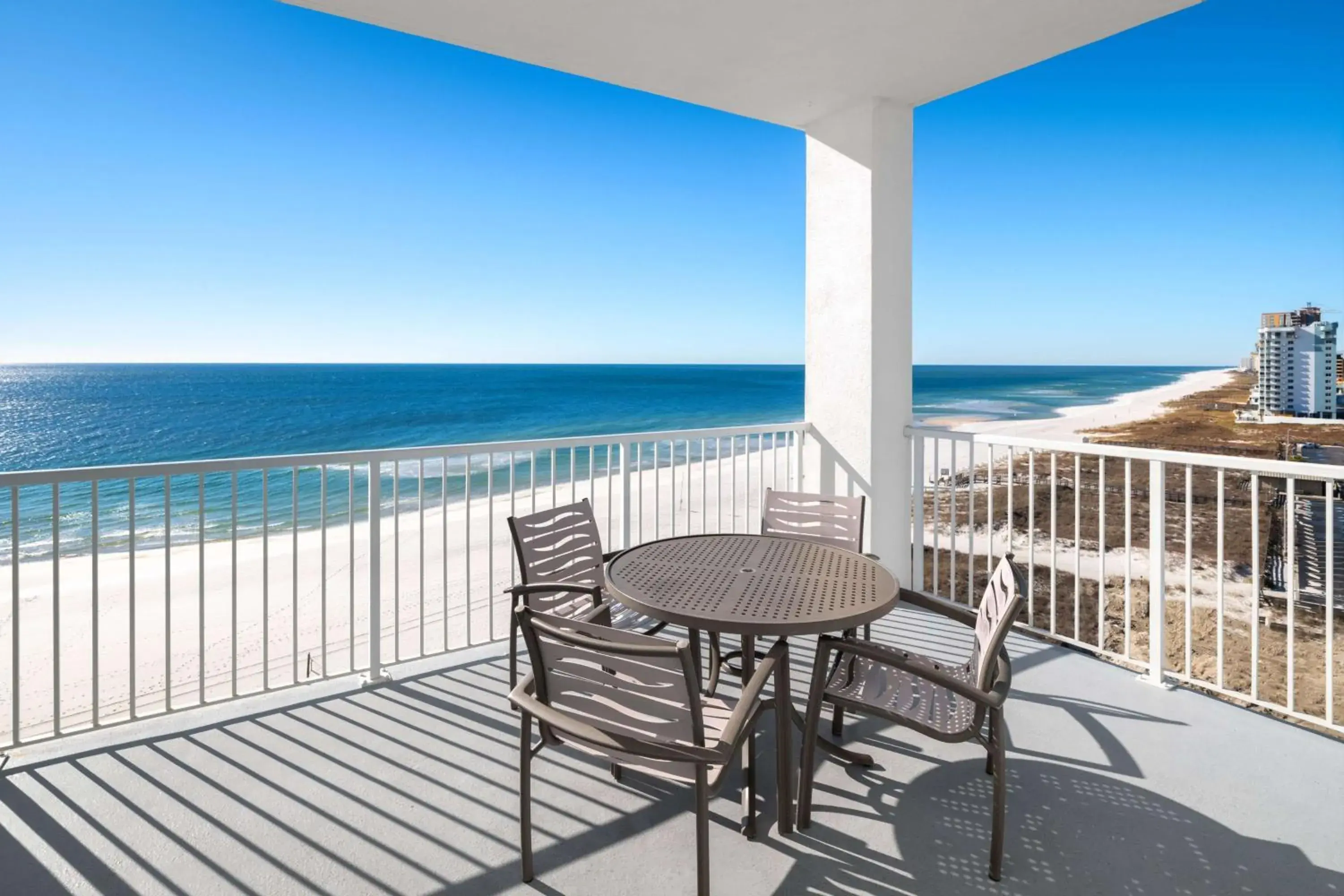 Corner King Suite with Bunk Beds and Sofa Bed - Bath Tub/Beach Front/Mobility Accessible in Best Western Premier - The Tides Corner King Suite with Bunk Beds and Sofa Bed - Bath Tub/Beach Front/Mobility Accessible in Best Western Premier - The Tides