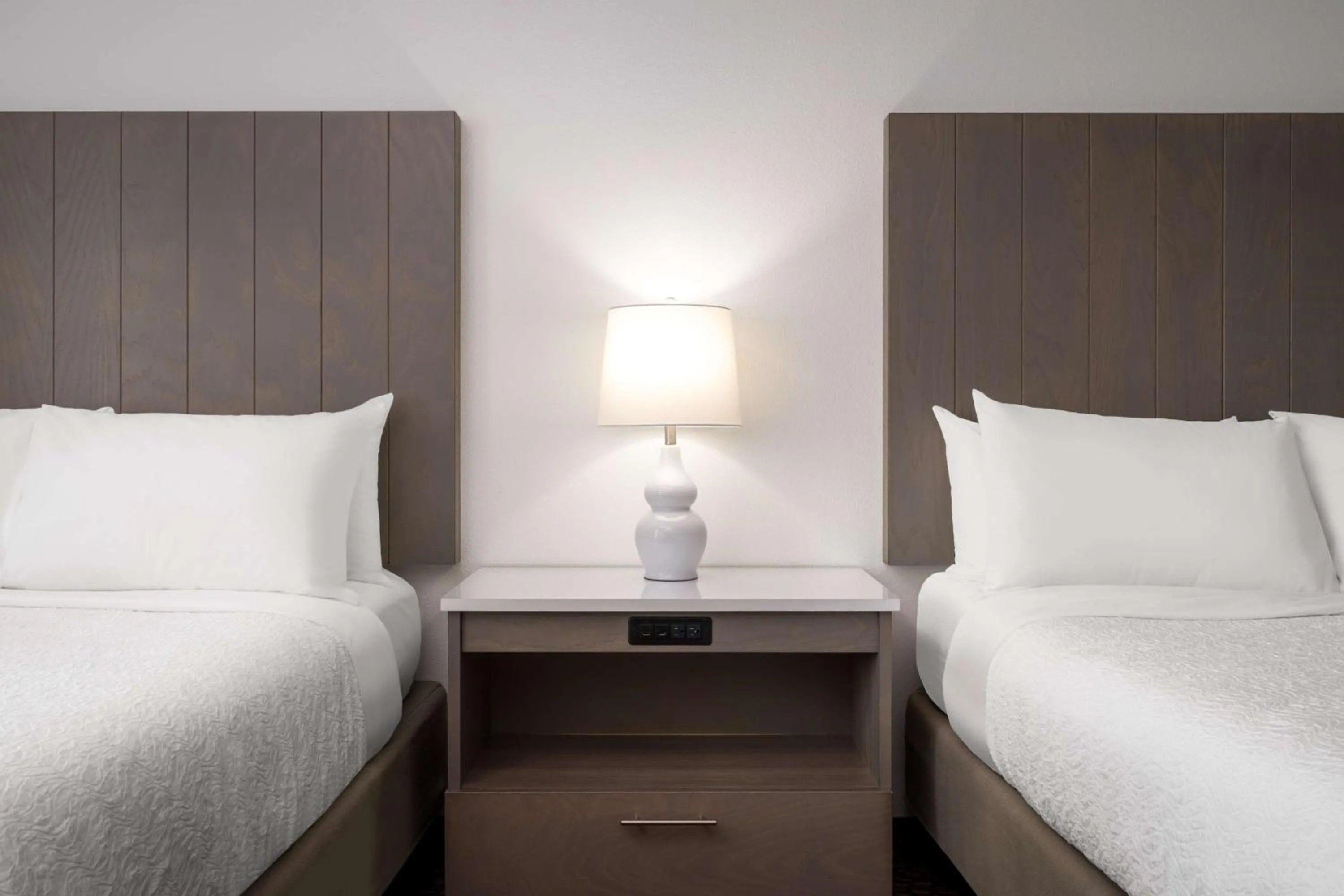 Bedroom, Bed in Best Western Premier - The Tides