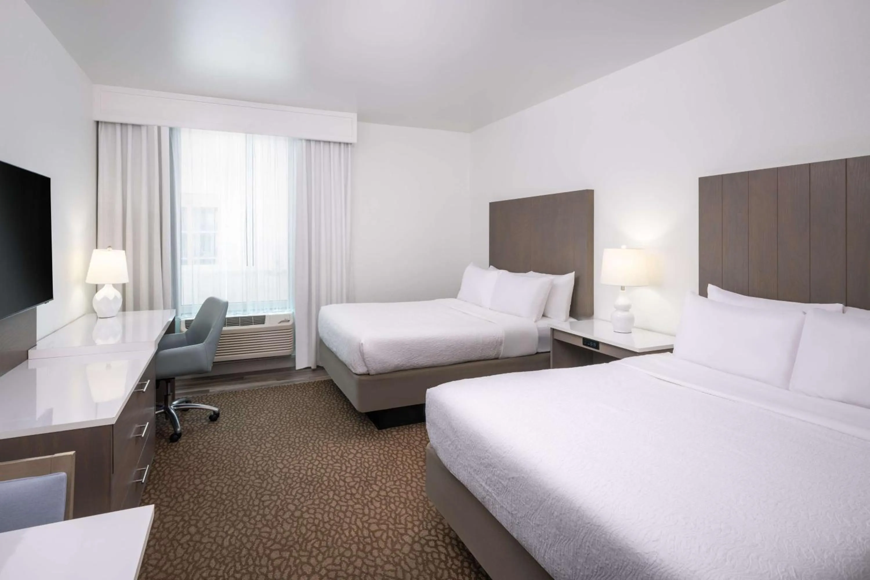 Bedroom, Bed in Best Western Premier - The Tides