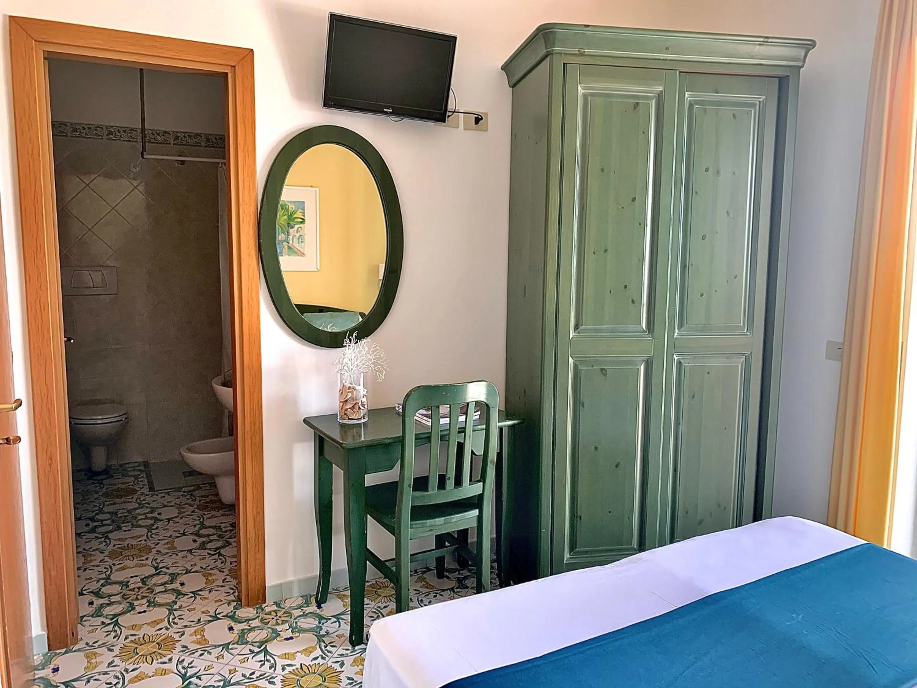 TV and multimedia, Bed in Resort Villa Flavio