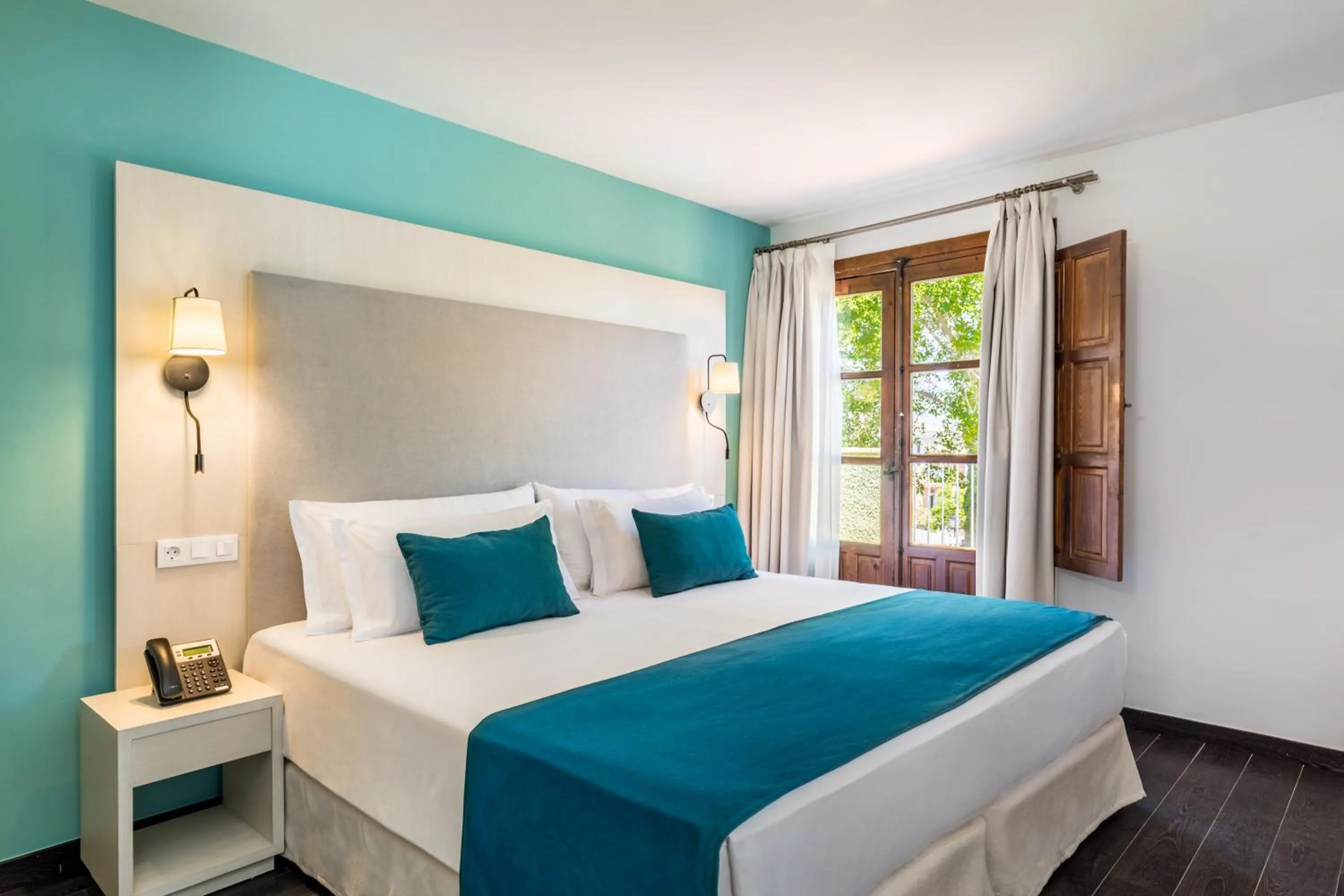 Photo of the whole room, Bed in Occidental Pueblo Acantilado