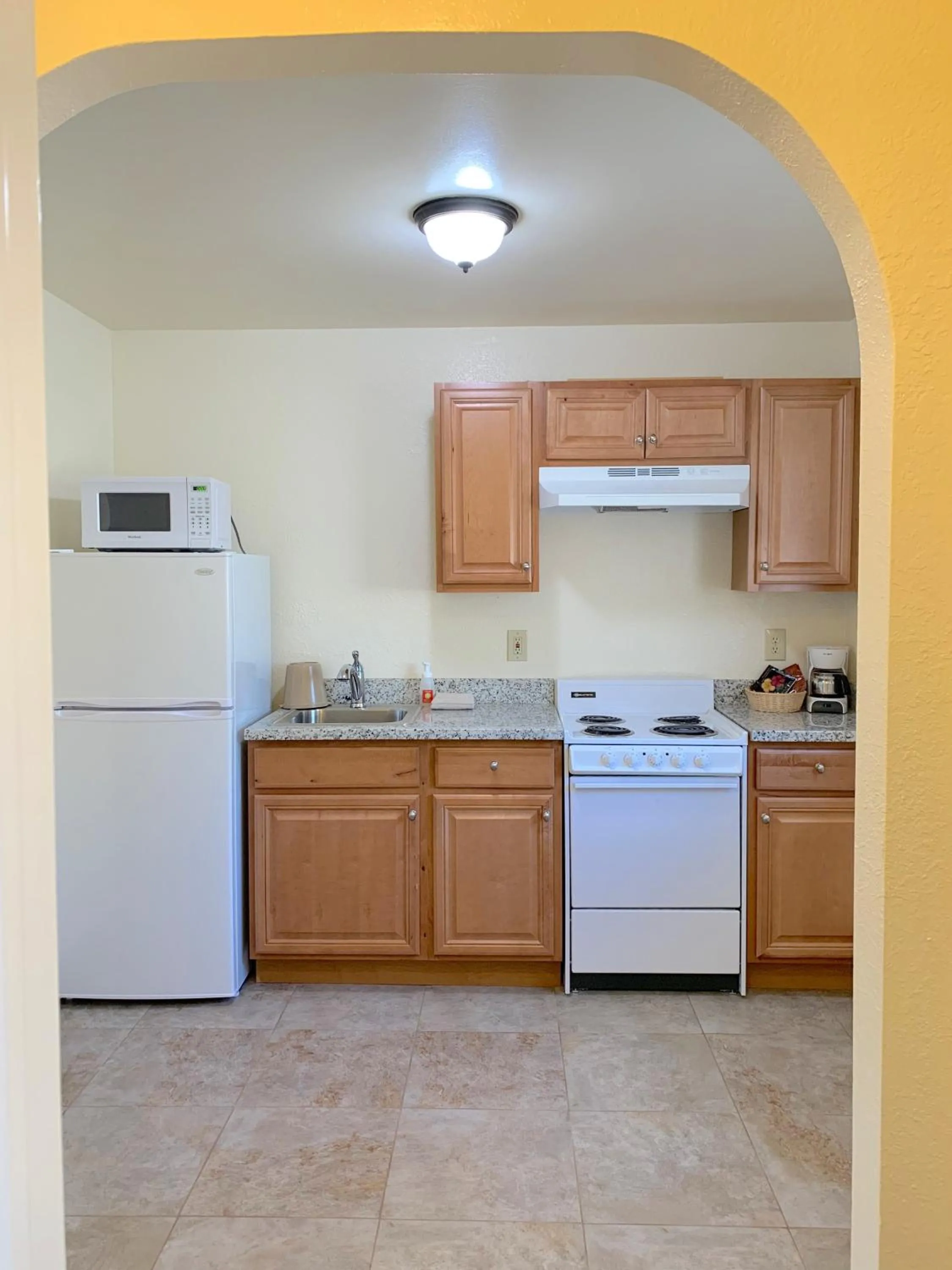 Kitchen or kitchenette in Carlin's Cottage Court