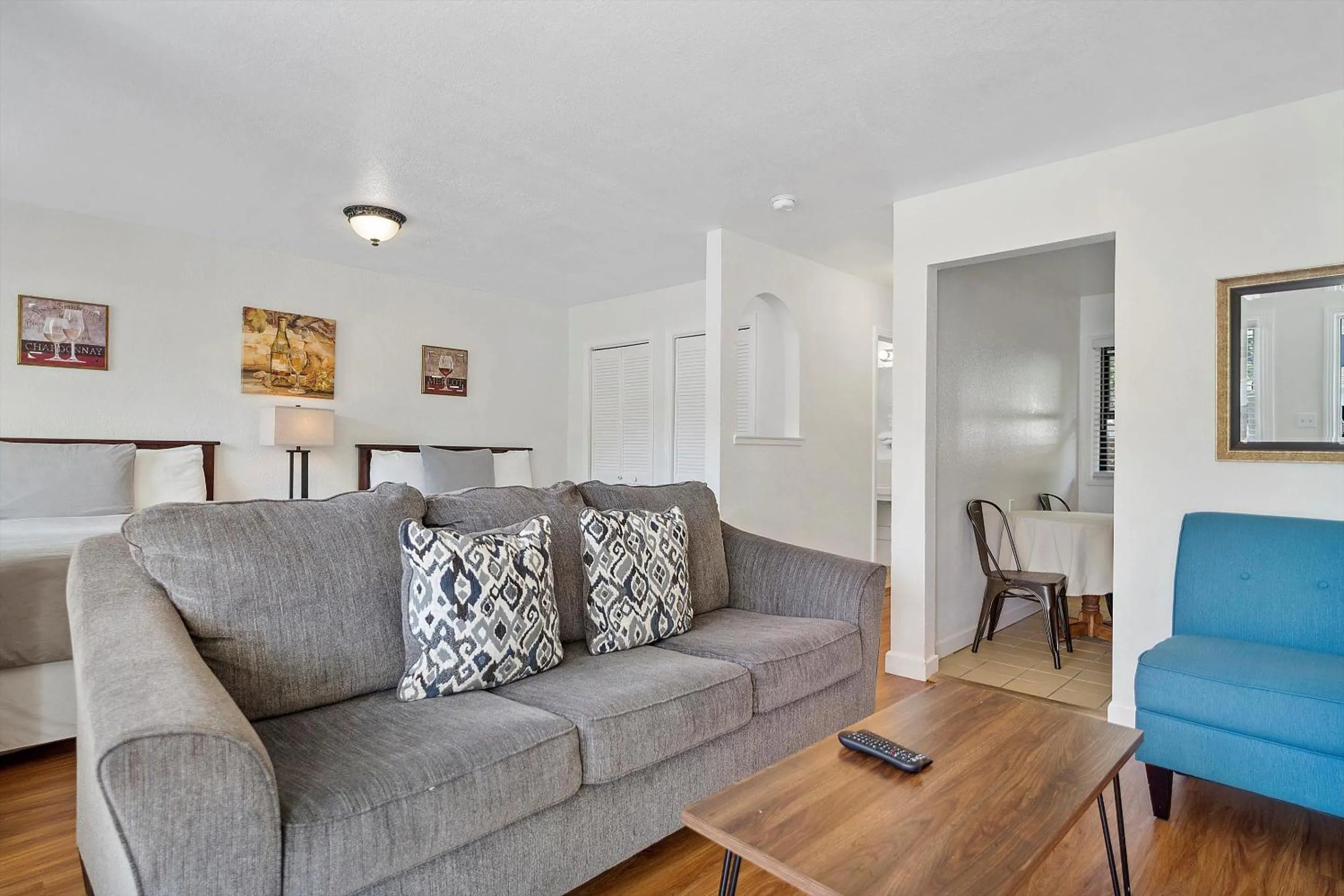 Carlin's Cottage Court