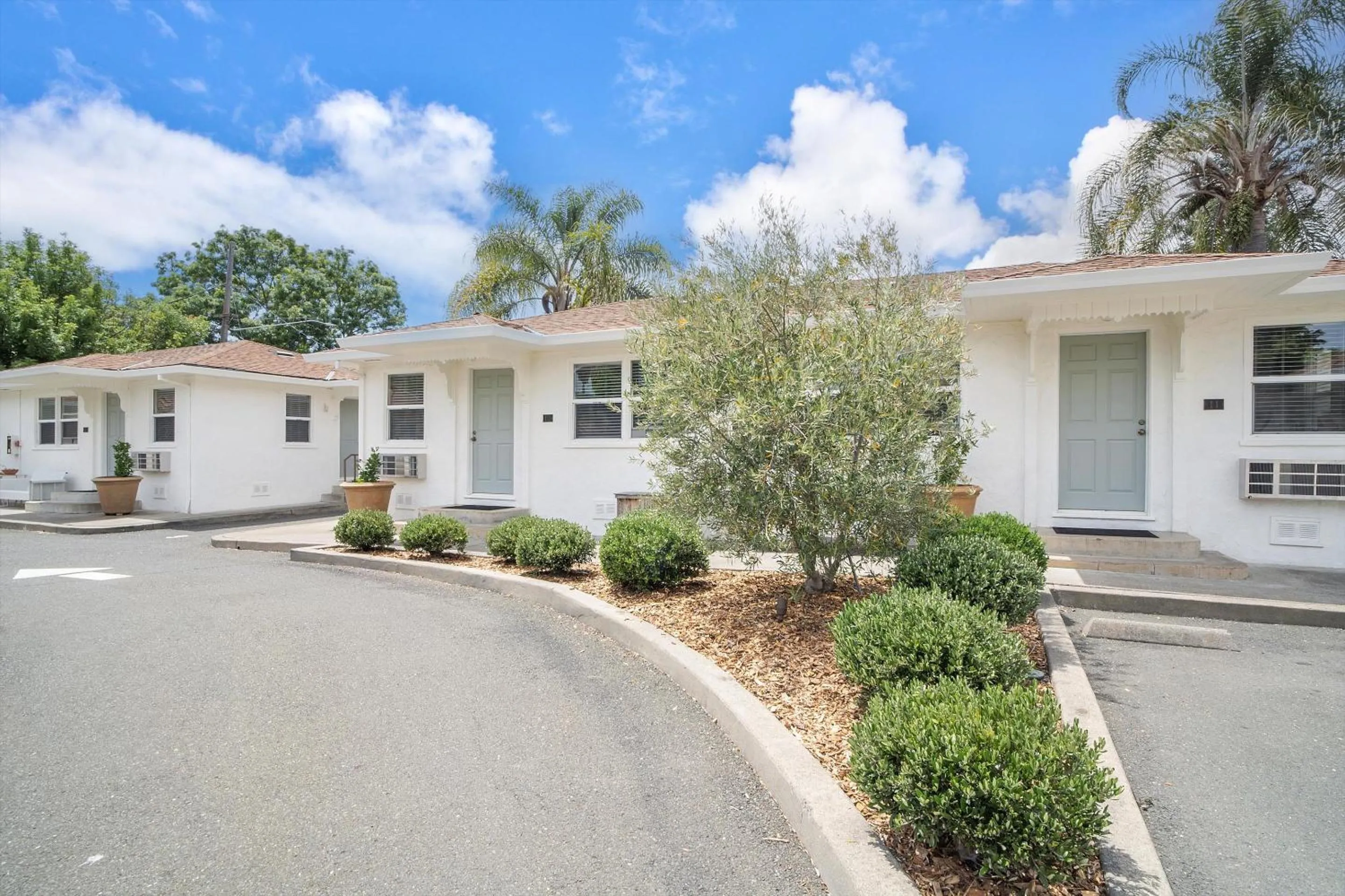 Carlin's Cottage Court