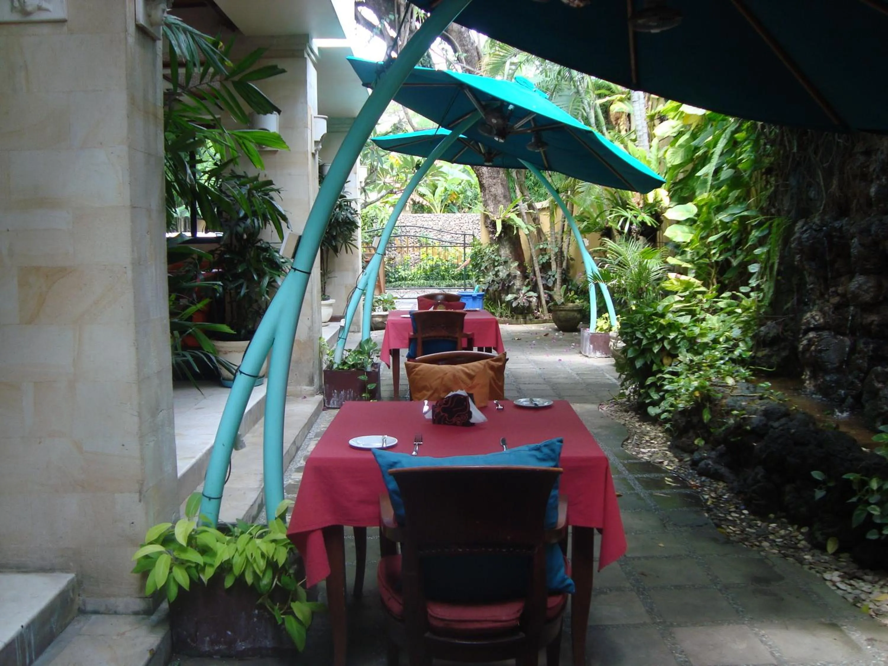 Restaurant/places to eat in Bali Emerald Villas