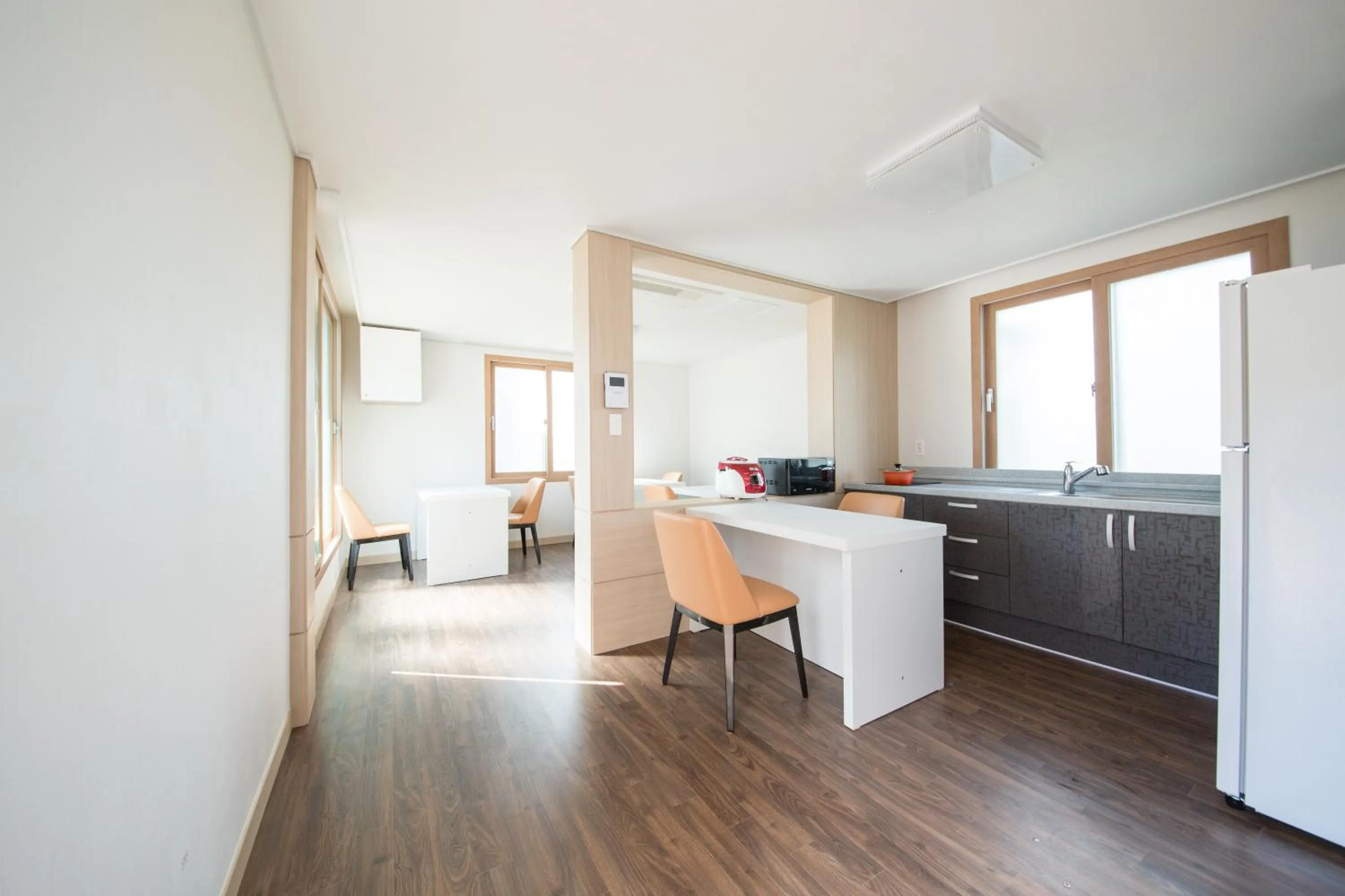 Kitchen or kitchenette in J Raum Resort