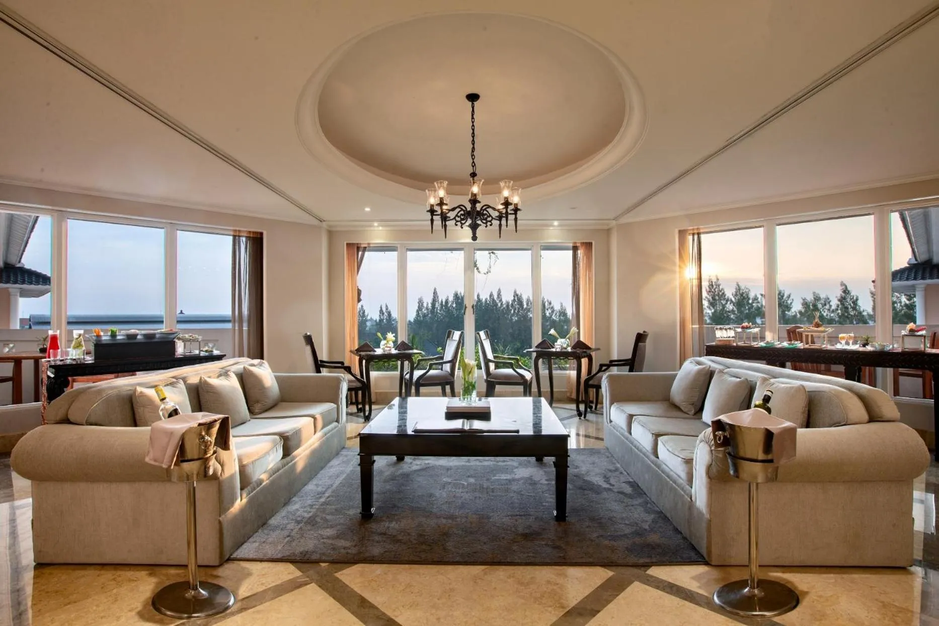 Lounge or bar in Melia Purosani Yogyakarta