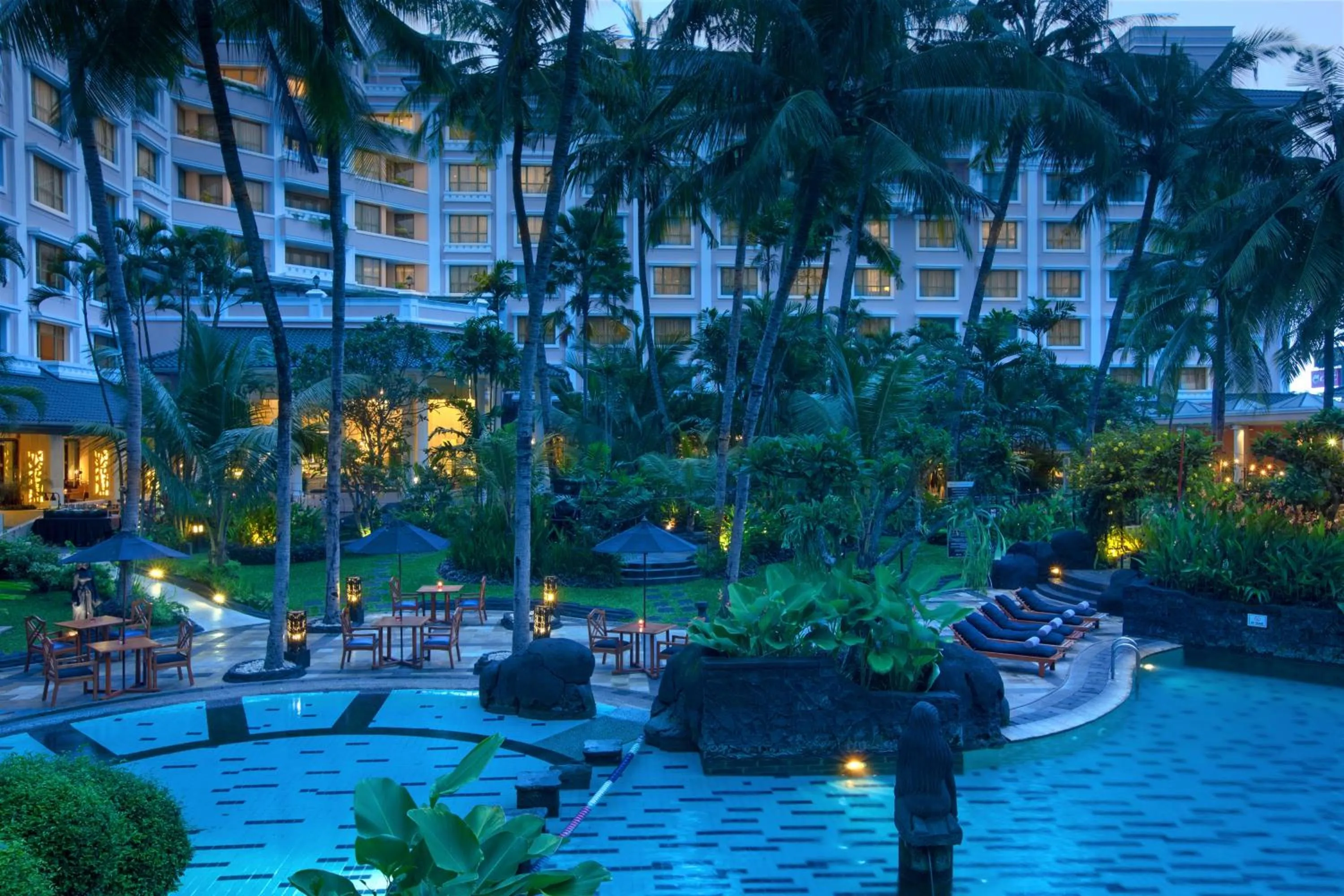 Swimming pool in Melia Purosani Yogyakarta