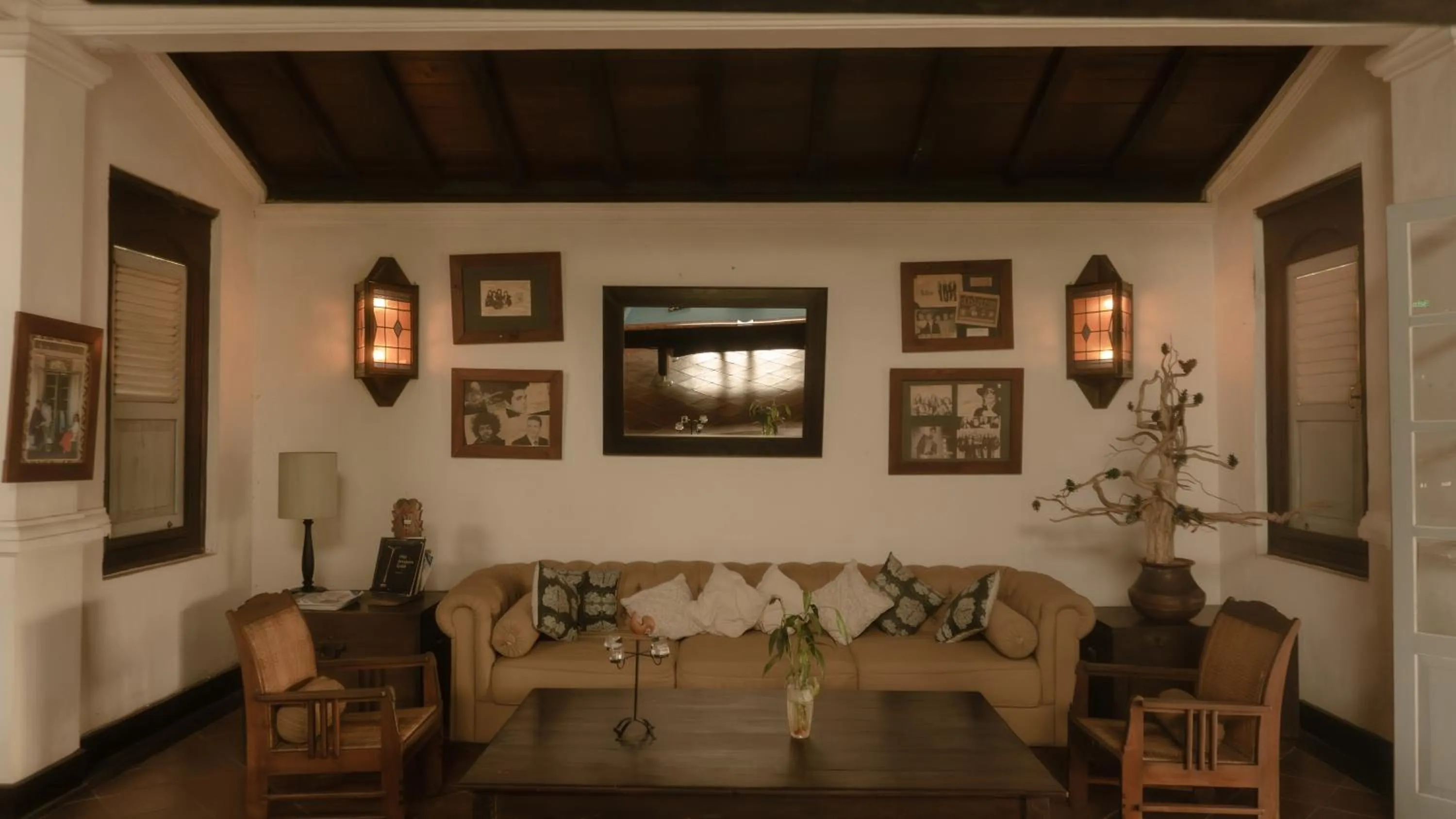 Lounge or bar in MesaStila Resort and Spa