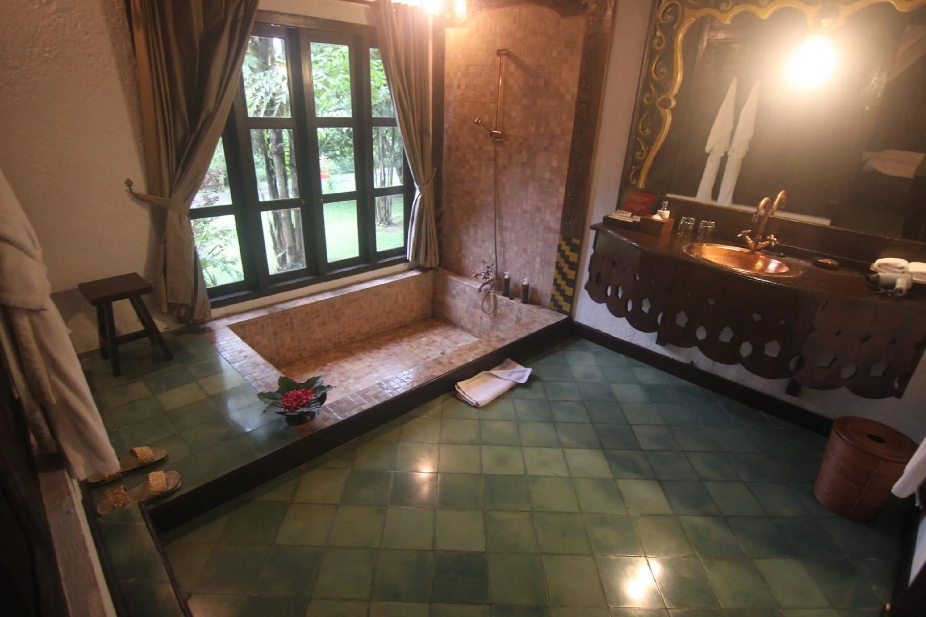 Hot Tub, Bed in MesaStila Resort and Spa