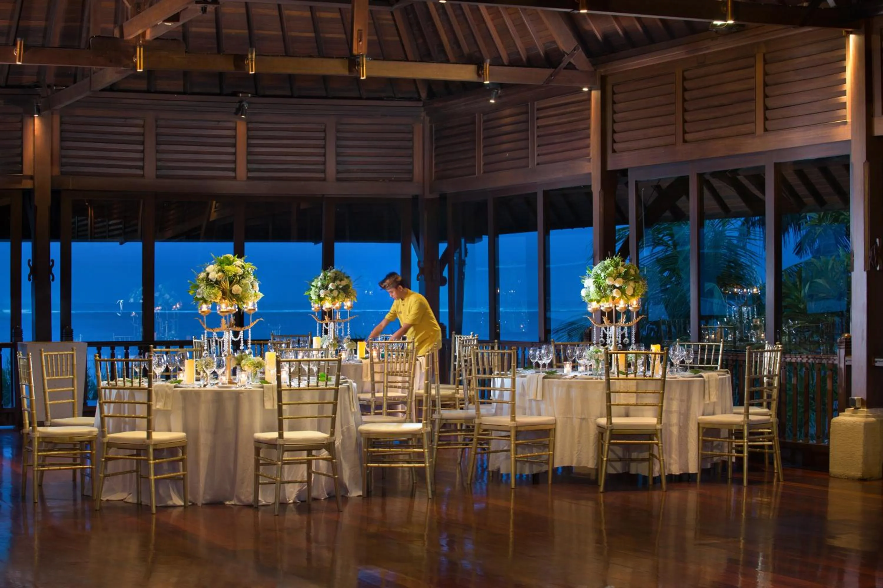 Restaurant/places to eat in Puri Santrian Beach Resort And Spa