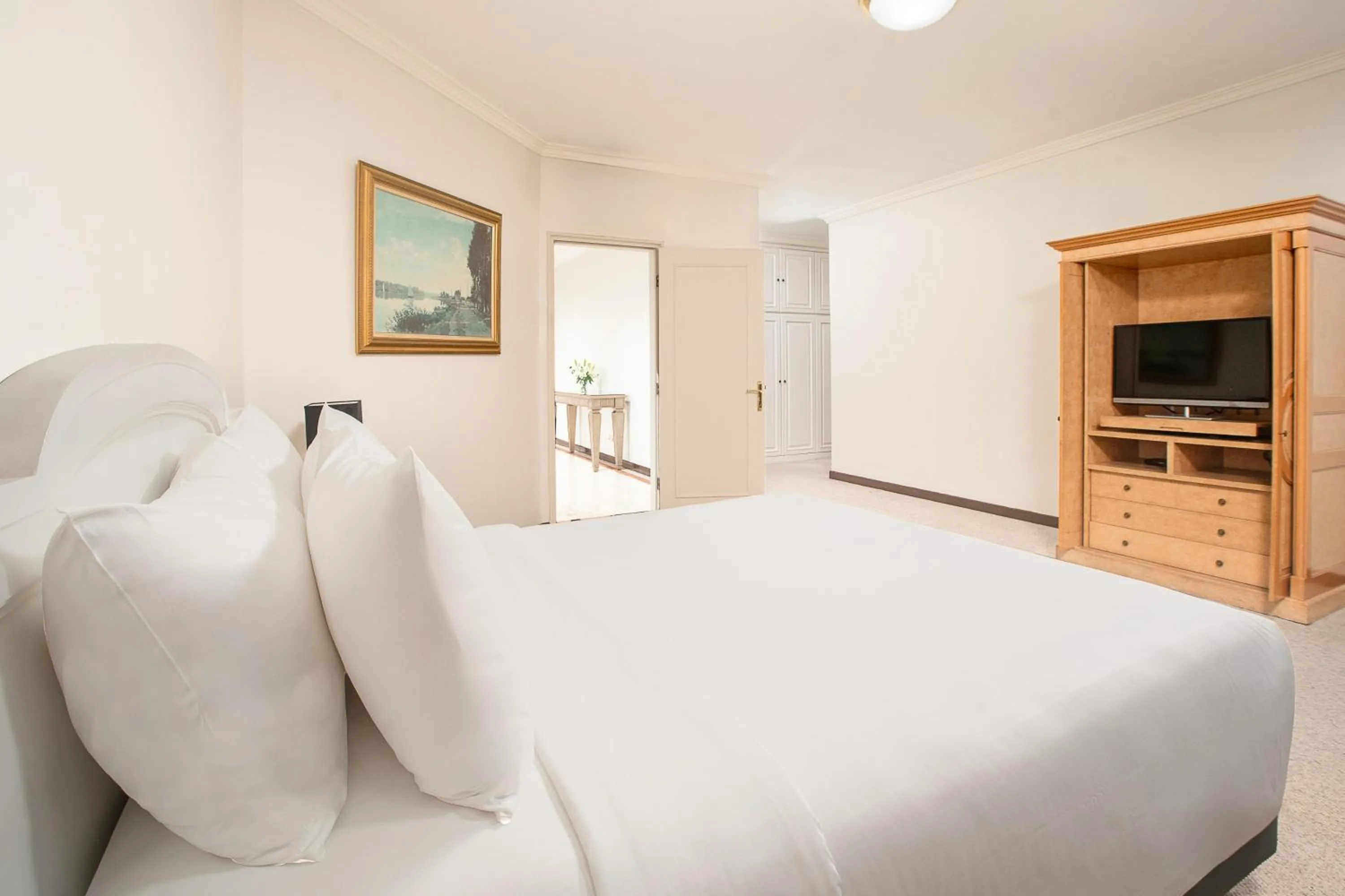 Bed in Aryaduta Suite Semanggi