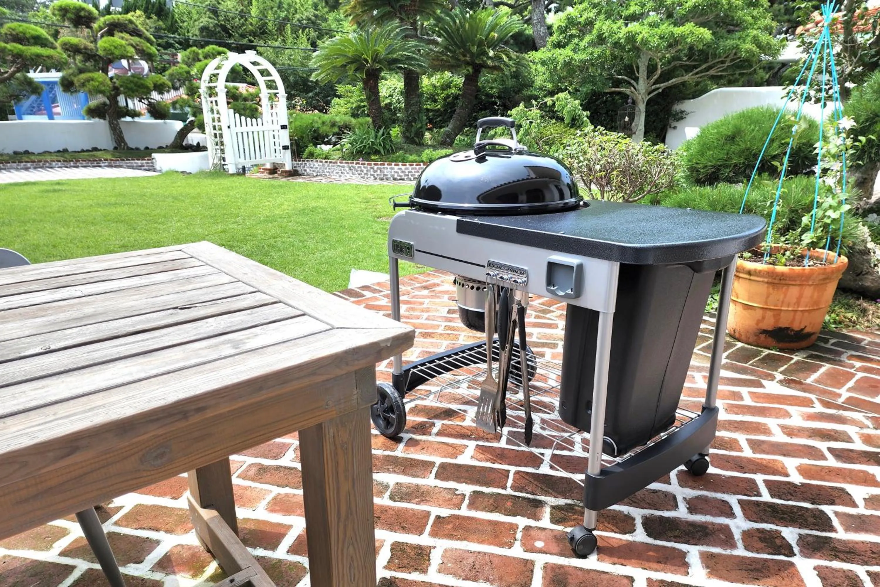 BBQ facilities in Palm Tree Villa