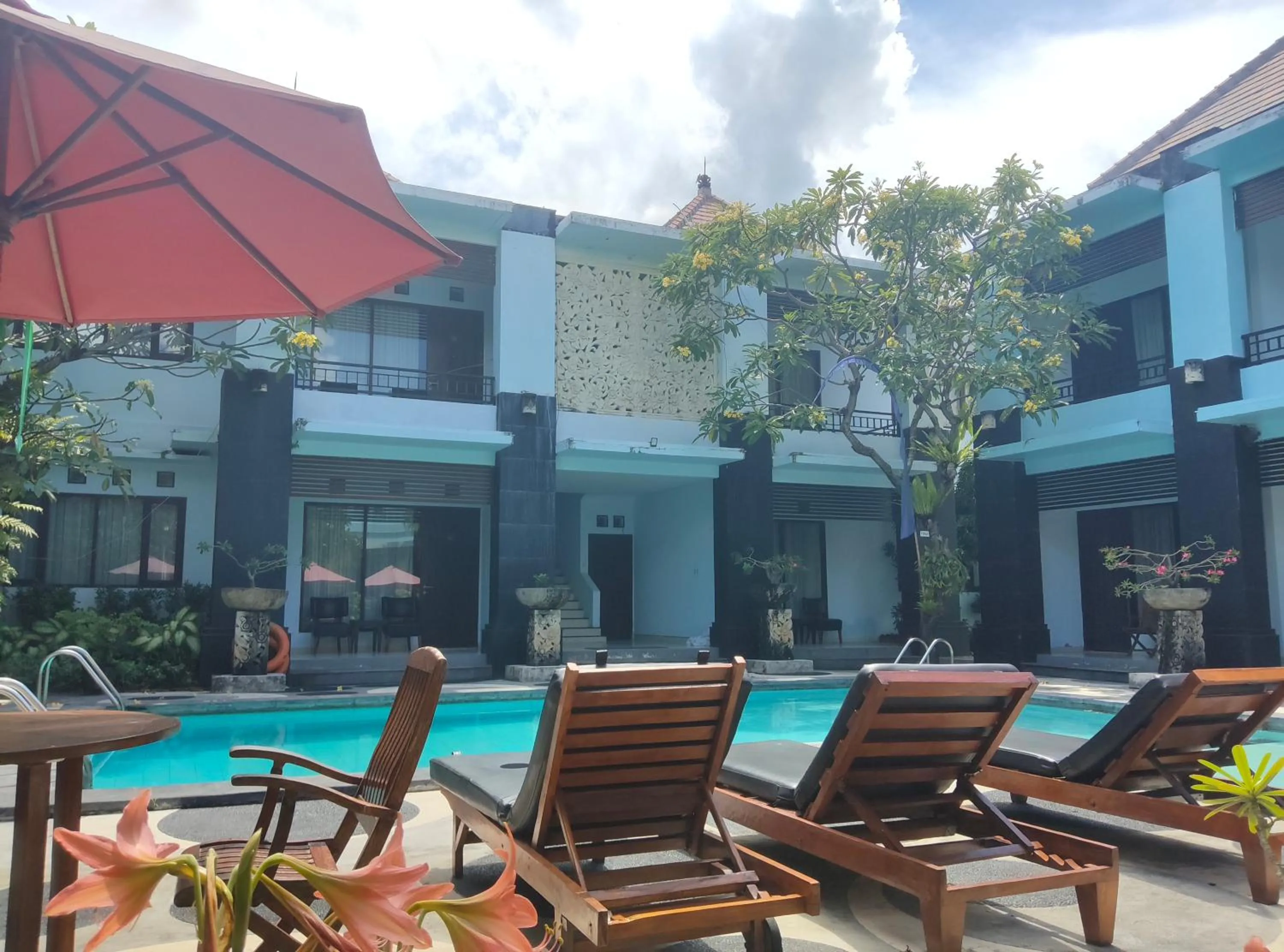 Swimming pool in The Radiant Hotel