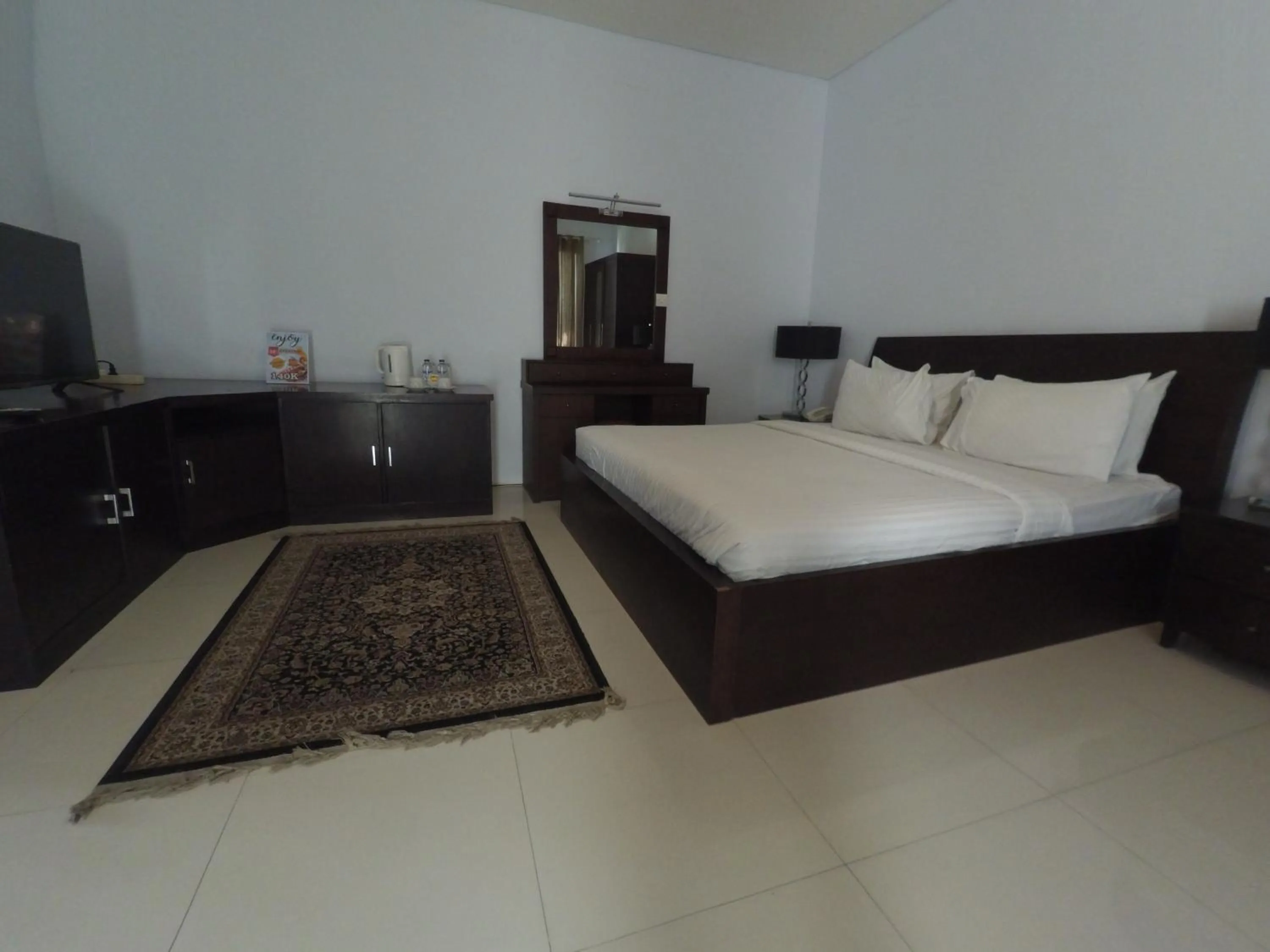 Bedroom, Bed in The Radiant Hotel