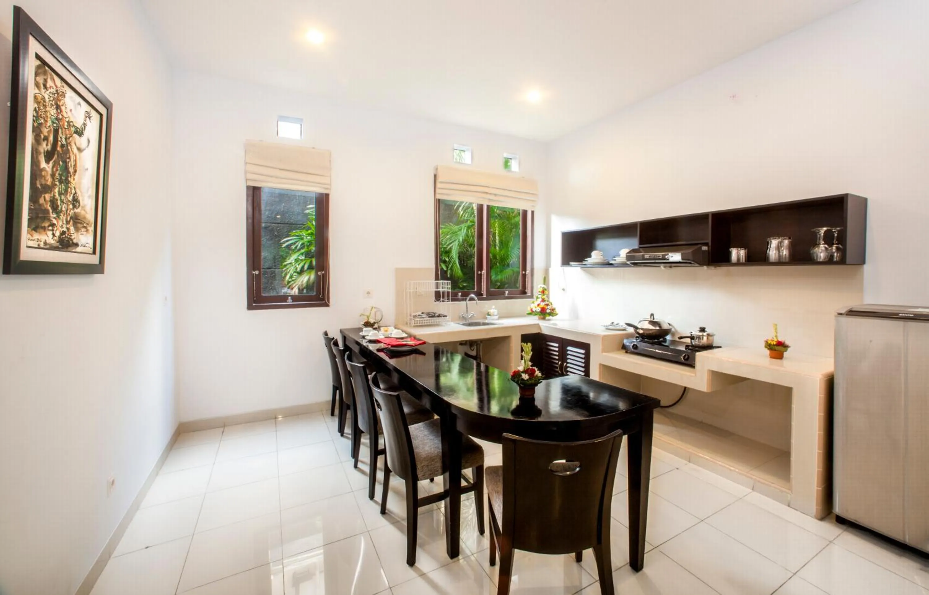 Kitchen or kitchenette in The Radiant Hotel