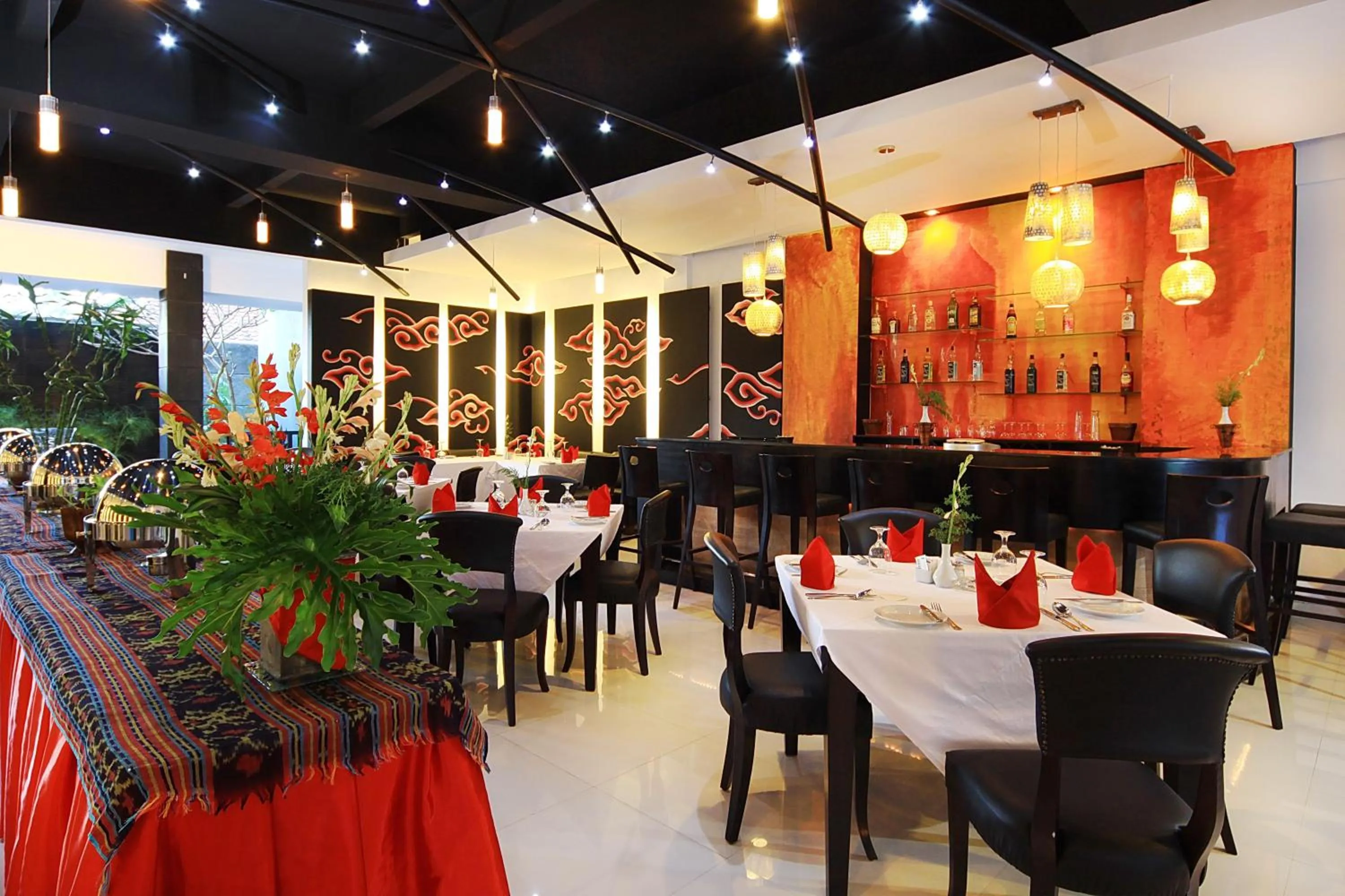 Restaurant/places to eat in The Radiant Hotel