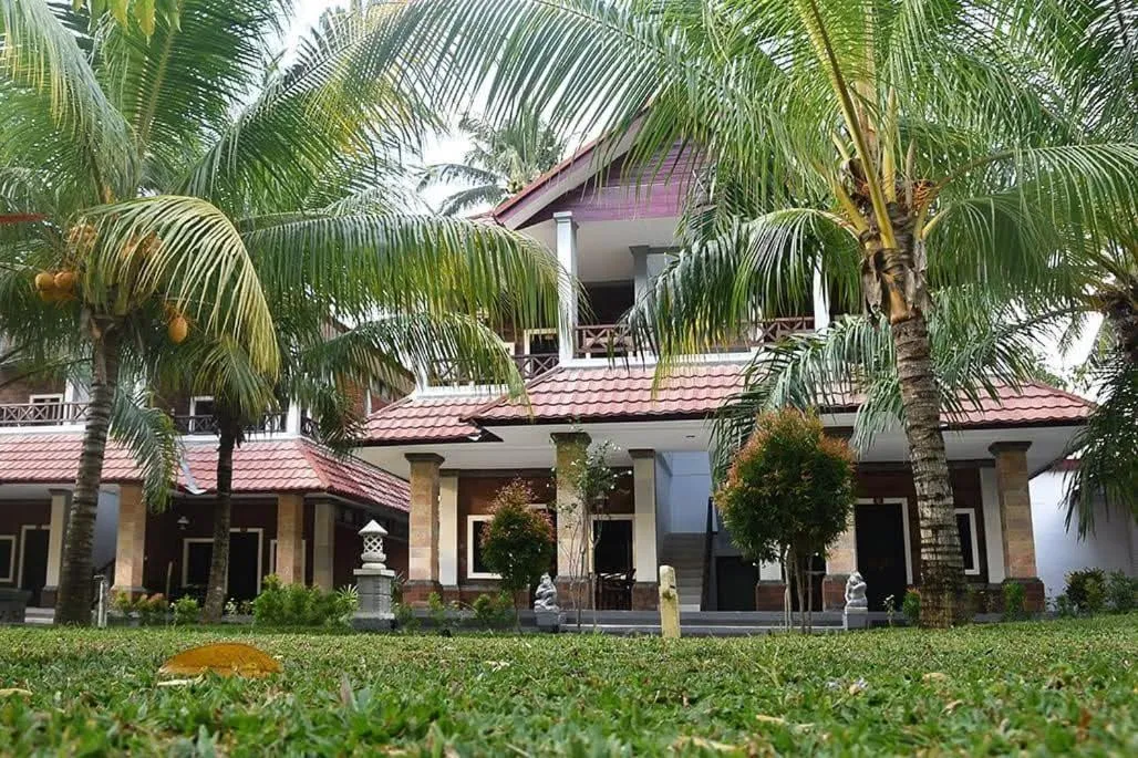 Garden view in Puri Saron Senggigi Hotel