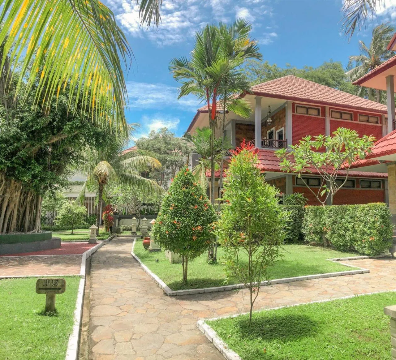 Garden view in Puri Saron Senggigi Hotel