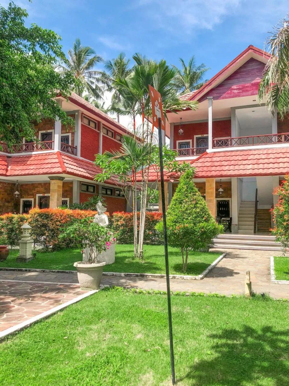 Garden view in Puri Saron Senggigi Hotel